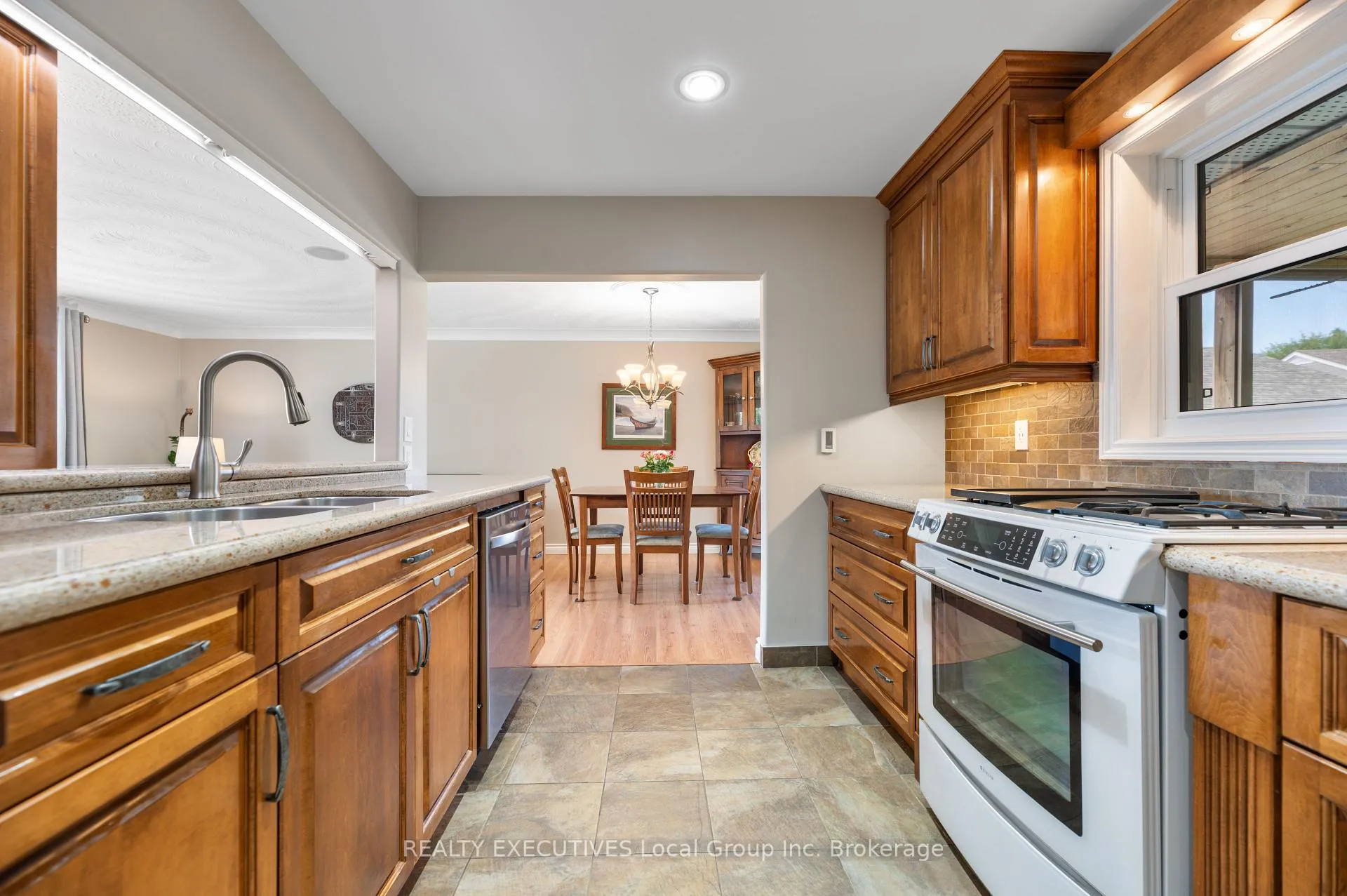 Photo 10 of 1452 Pinegrove Crescent, North Bay, West End — HOMEH