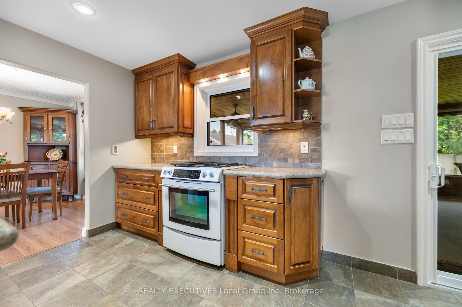 Photo 12 of 1452 Pinegrove Crescent, North Bay, West End — HOMEH