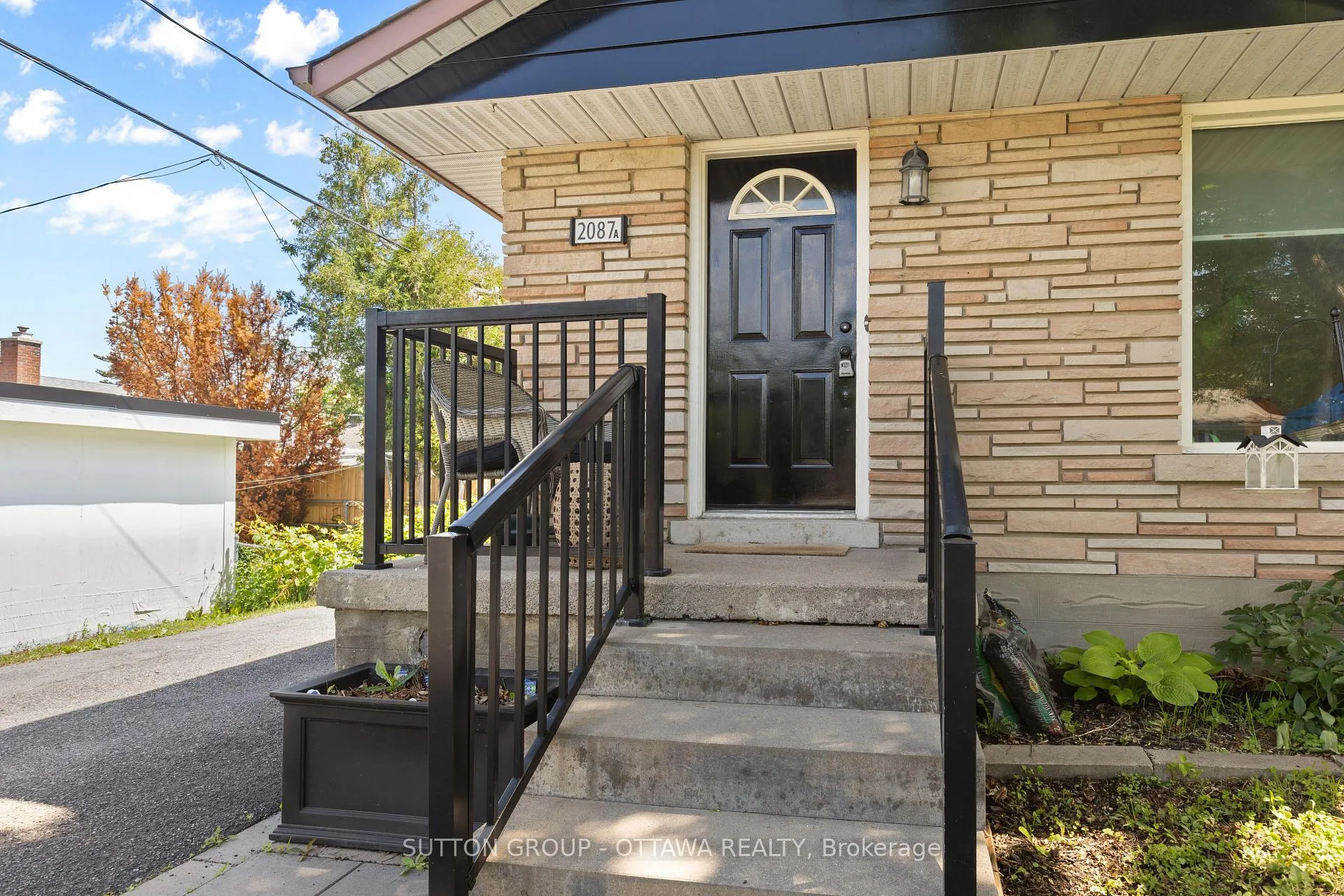 Photo 2 of 2087 Haig Drive, Ottawa, Elmvale Acres — HOMEH