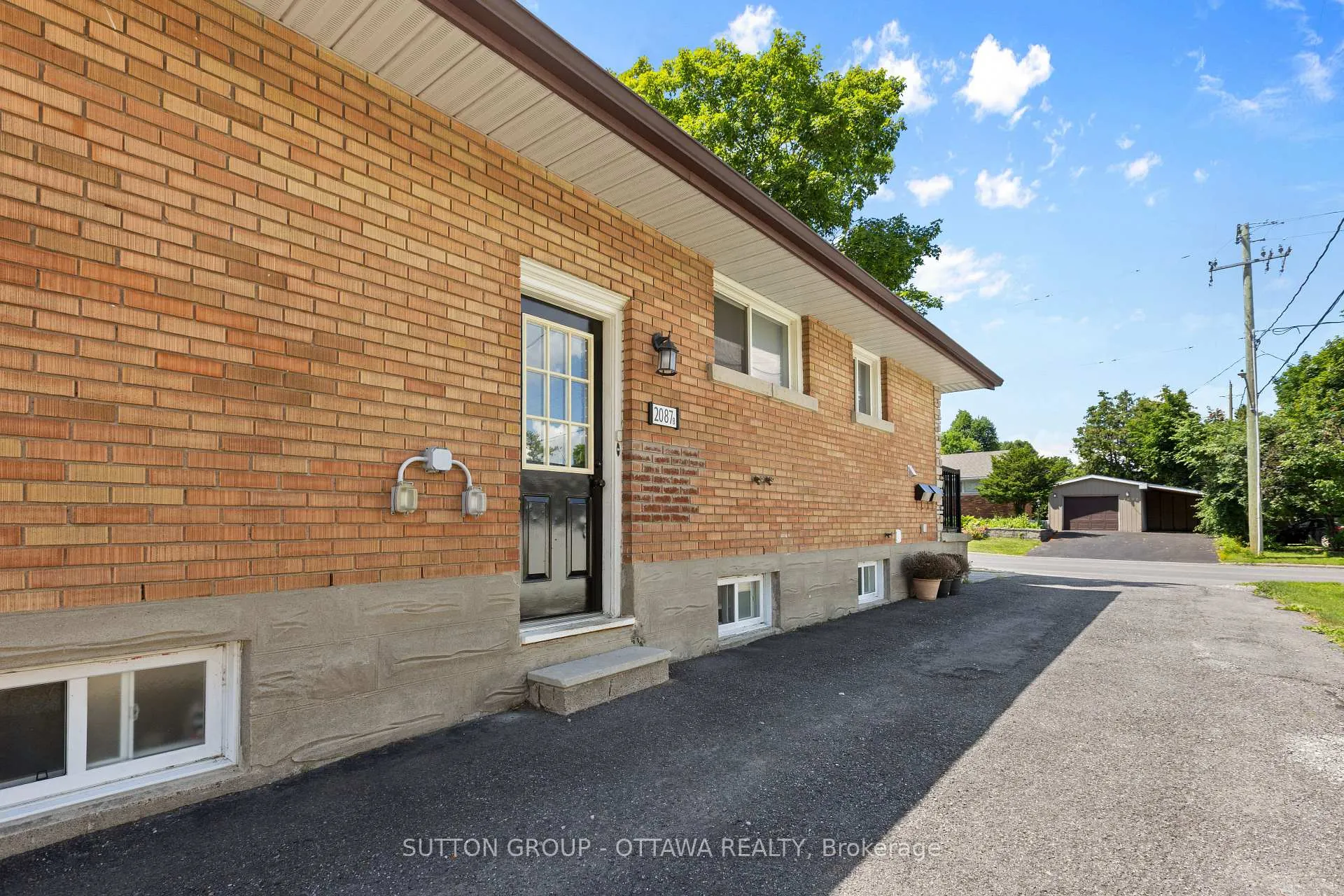 Photo 12 of 2087 Haig Drive, Ottawa, Elmvale Acres — HOMEH