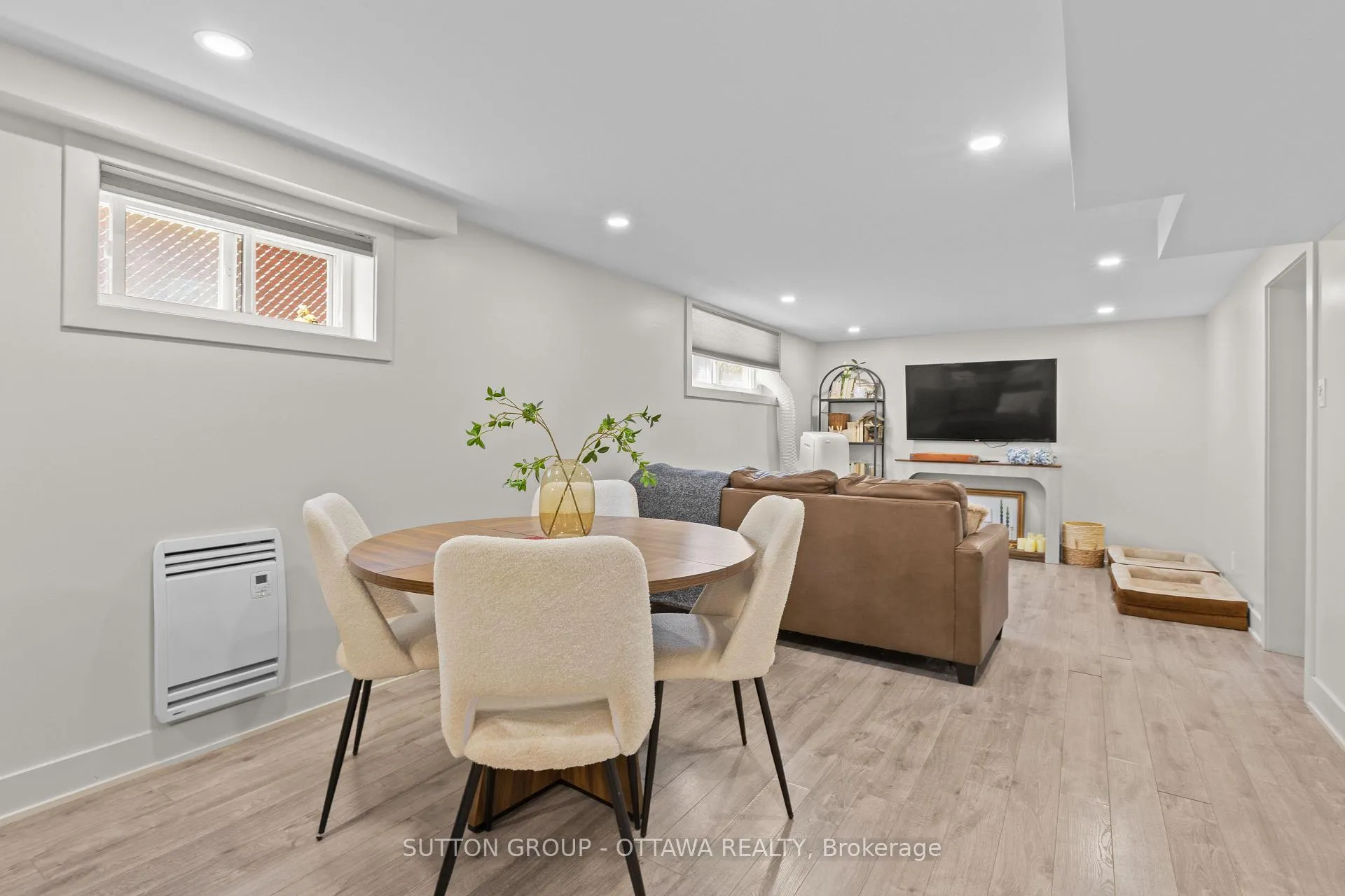 Photo 18 of 2087 Haig Drive, Ottawa, Elmvale Acres — HOMEH