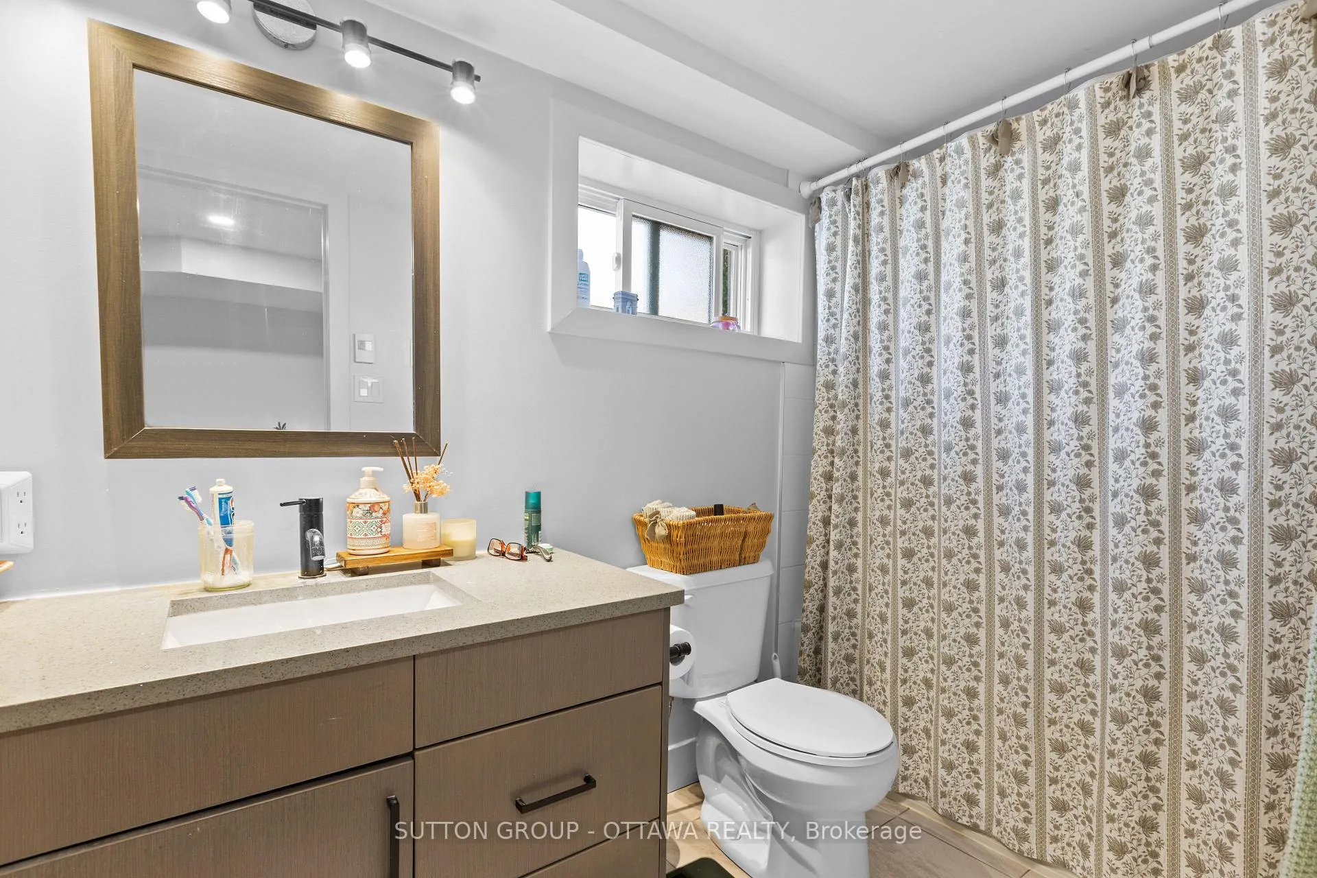 Photo 26 of 2087 Haig Drive, Ottawa, Elmvale Acres — HOMEH