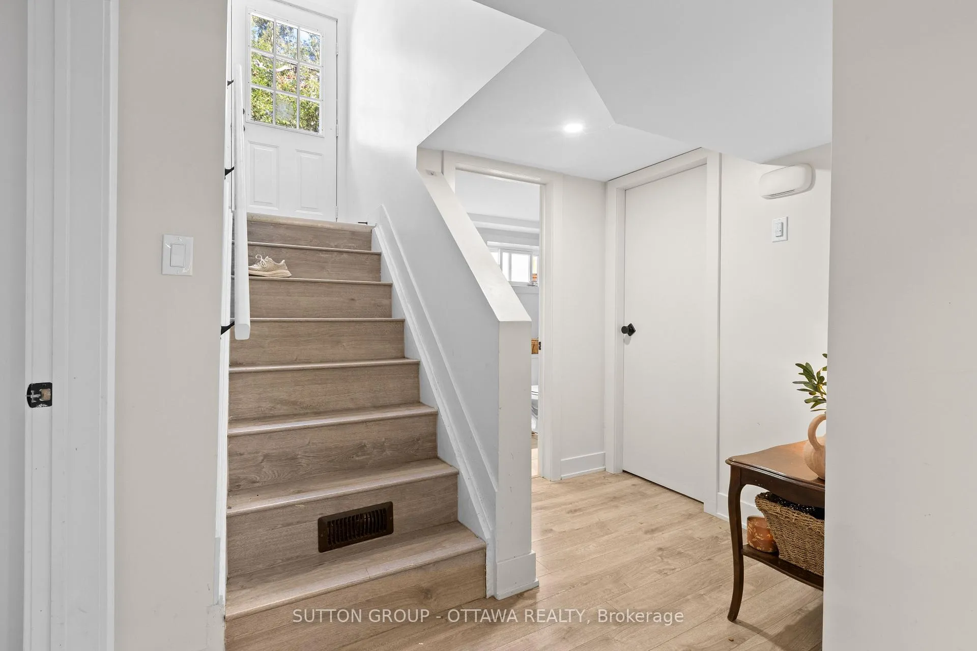 Photo 28 of 2087 Haig Drive, Ottawa, Elmvale Acres — HOMEH