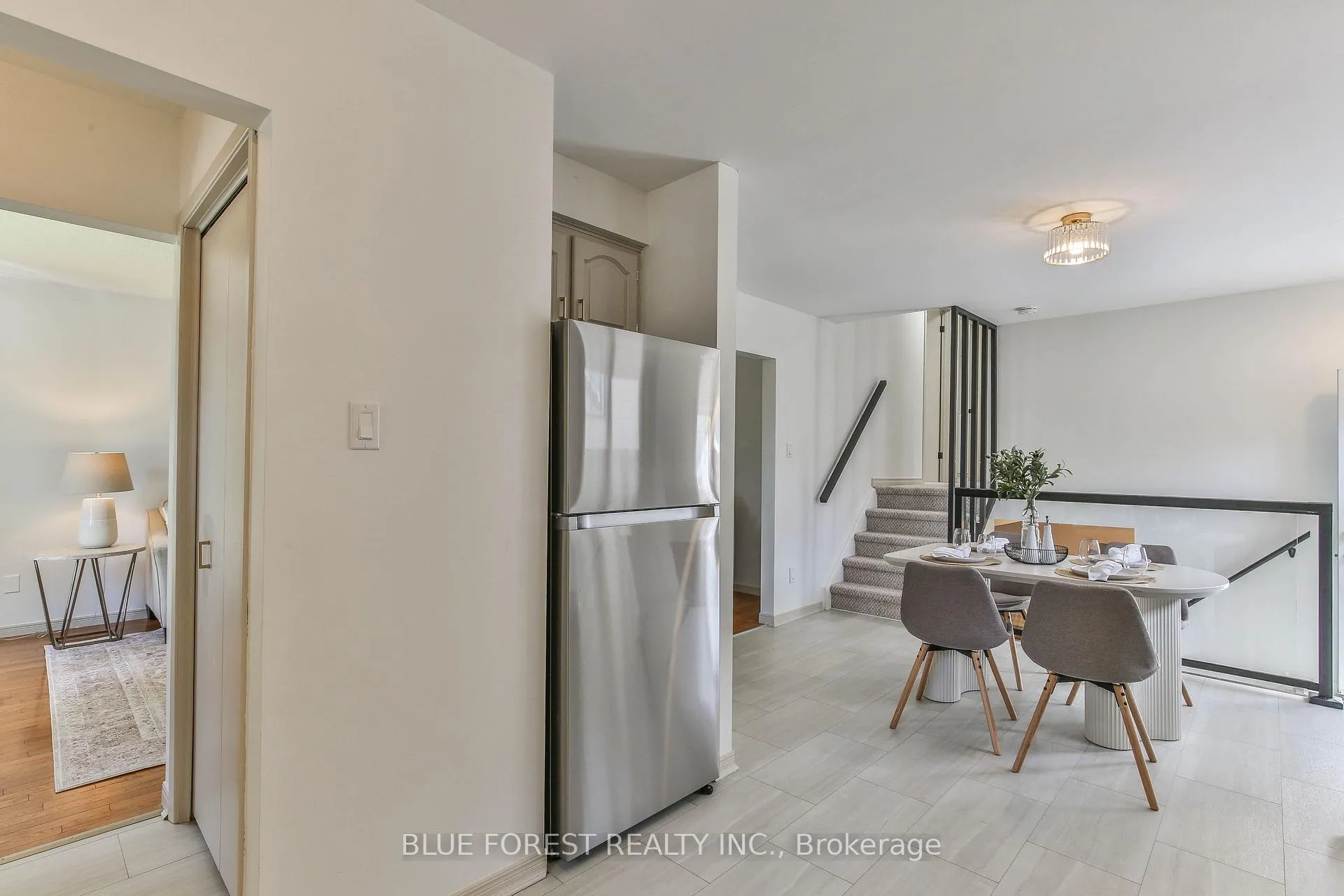 Photo 17 of 71 Rosamond Crescent, London, South X — HOMEH