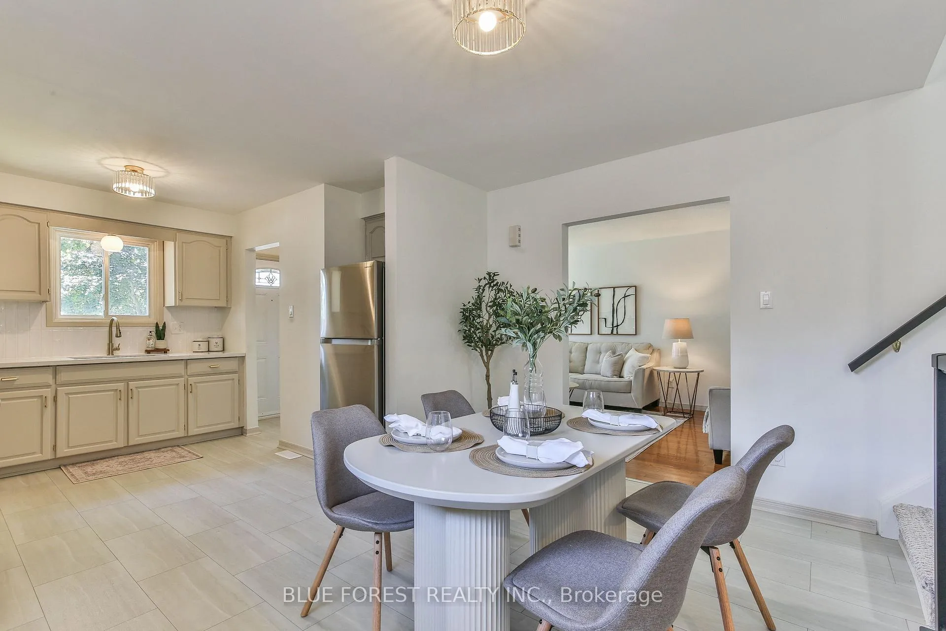 Photo 18 of 71 Rosamond Crescent, London, South X — HOMEH