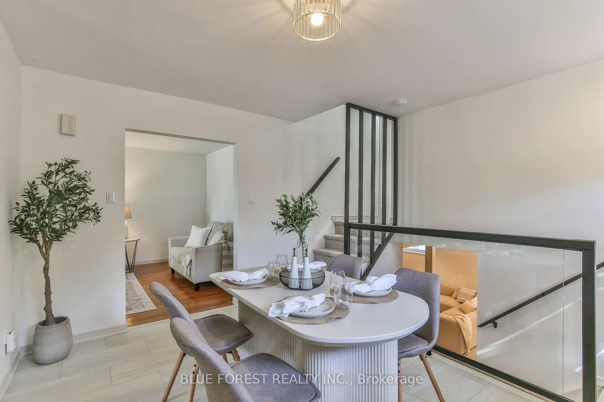 Photo 19 of 71 Rosamond Crescent, London, South X — HOMEH