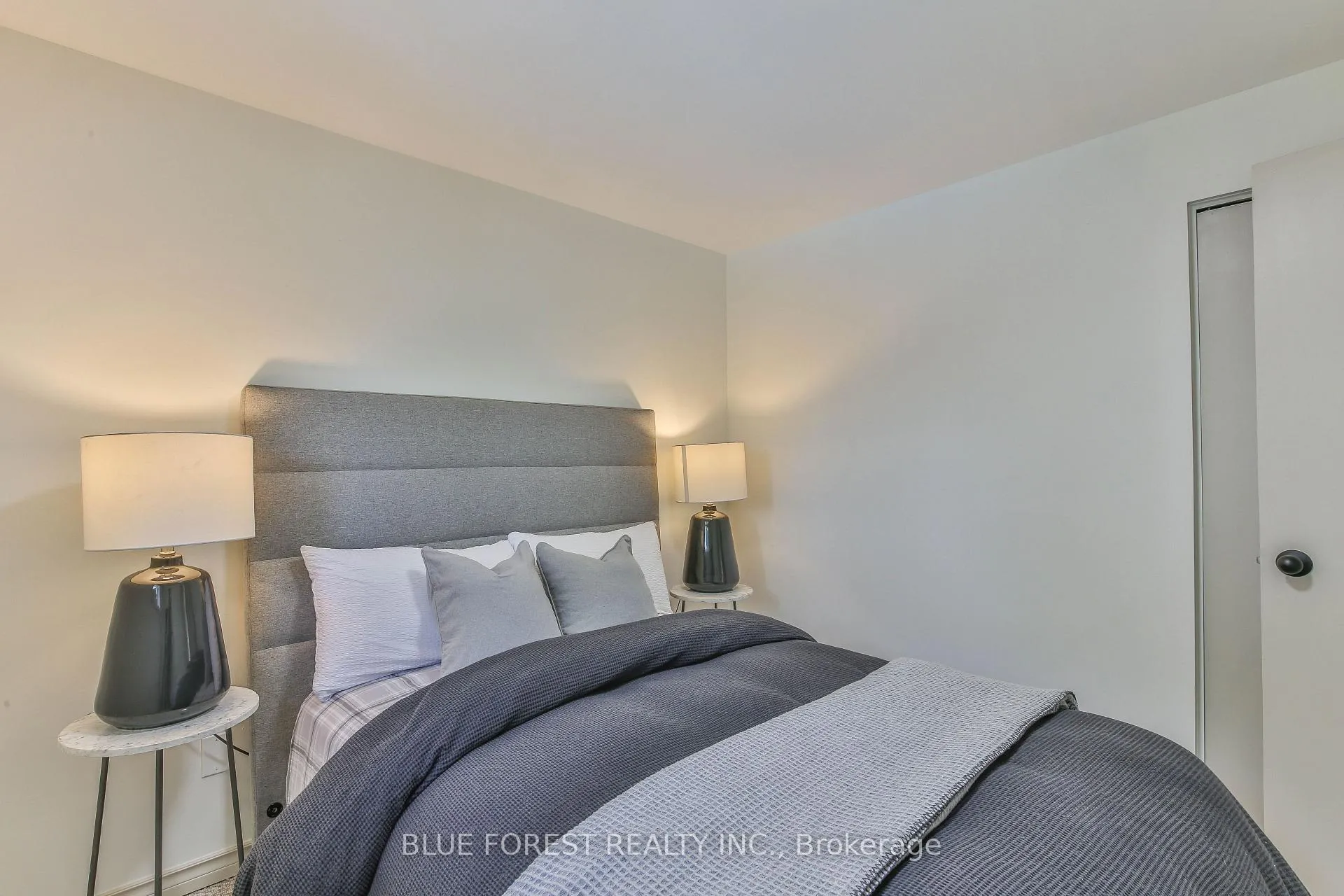 Photo 26 of 71 Rosamond Crescent, London, South X — HOMEH