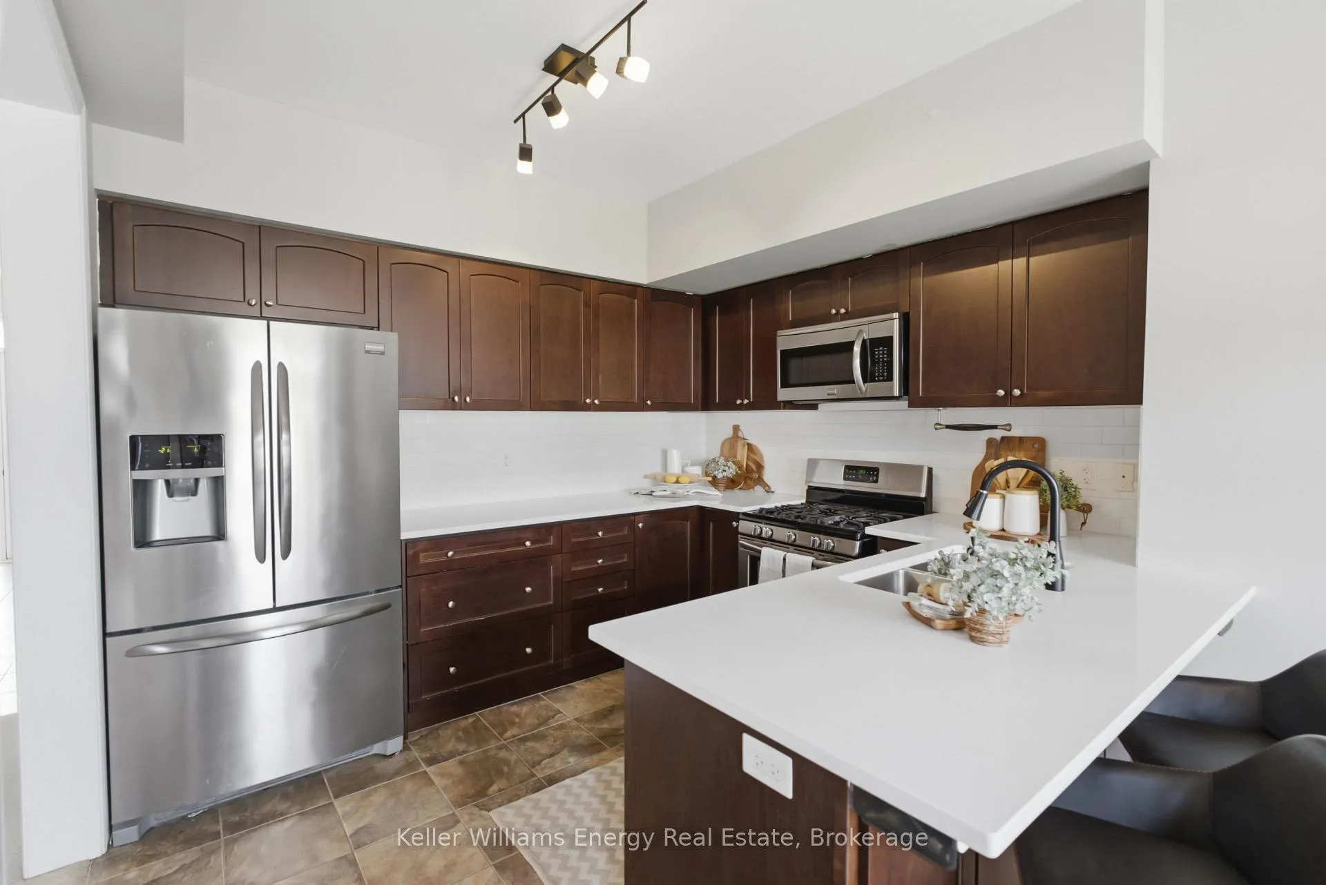 Photo 9 of 144 McDonald Crescent, Clarington, Newcastle — HOMEH
