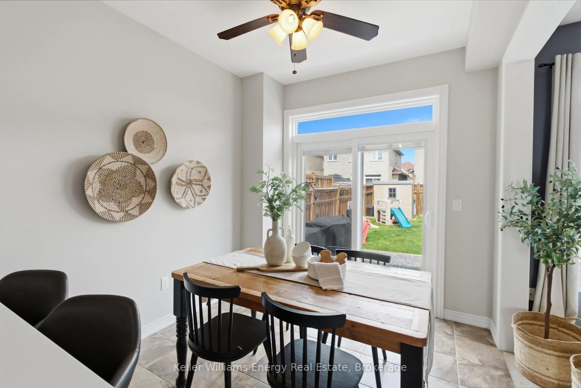 Photo 12 of 144 McDonald Crescent, Clarington, Newcastle — HOMEH