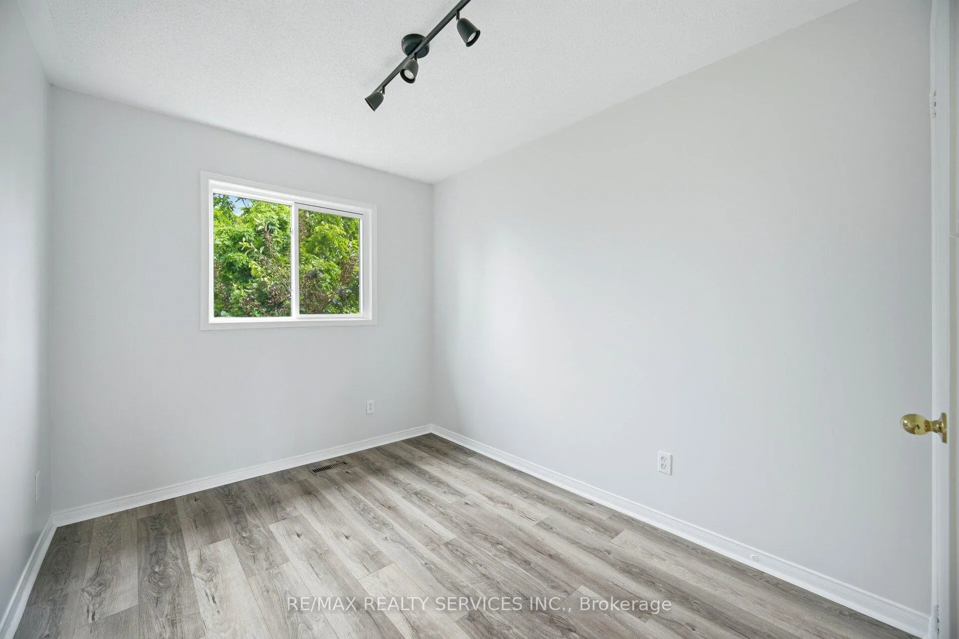 Photo 23 of 10 Potter Crescent, New Tecumseth, Tottenham — HOMEH