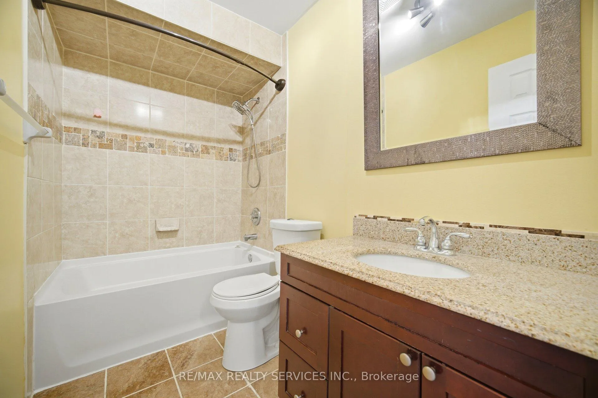 Photo 26 of 10 Potter Crescent, New Tecumseth, Tottenham — HOMEH