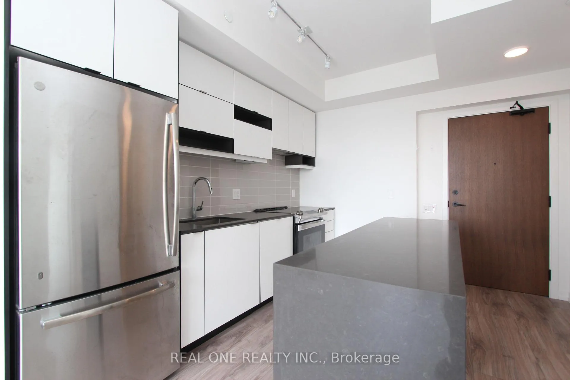 Front of Unit 1809, 4065 Confederation Parkway
