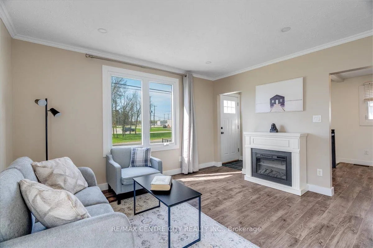 Photo 3 of 359 Albert Street, Strathroy-Caradoc, NW — HOMEH