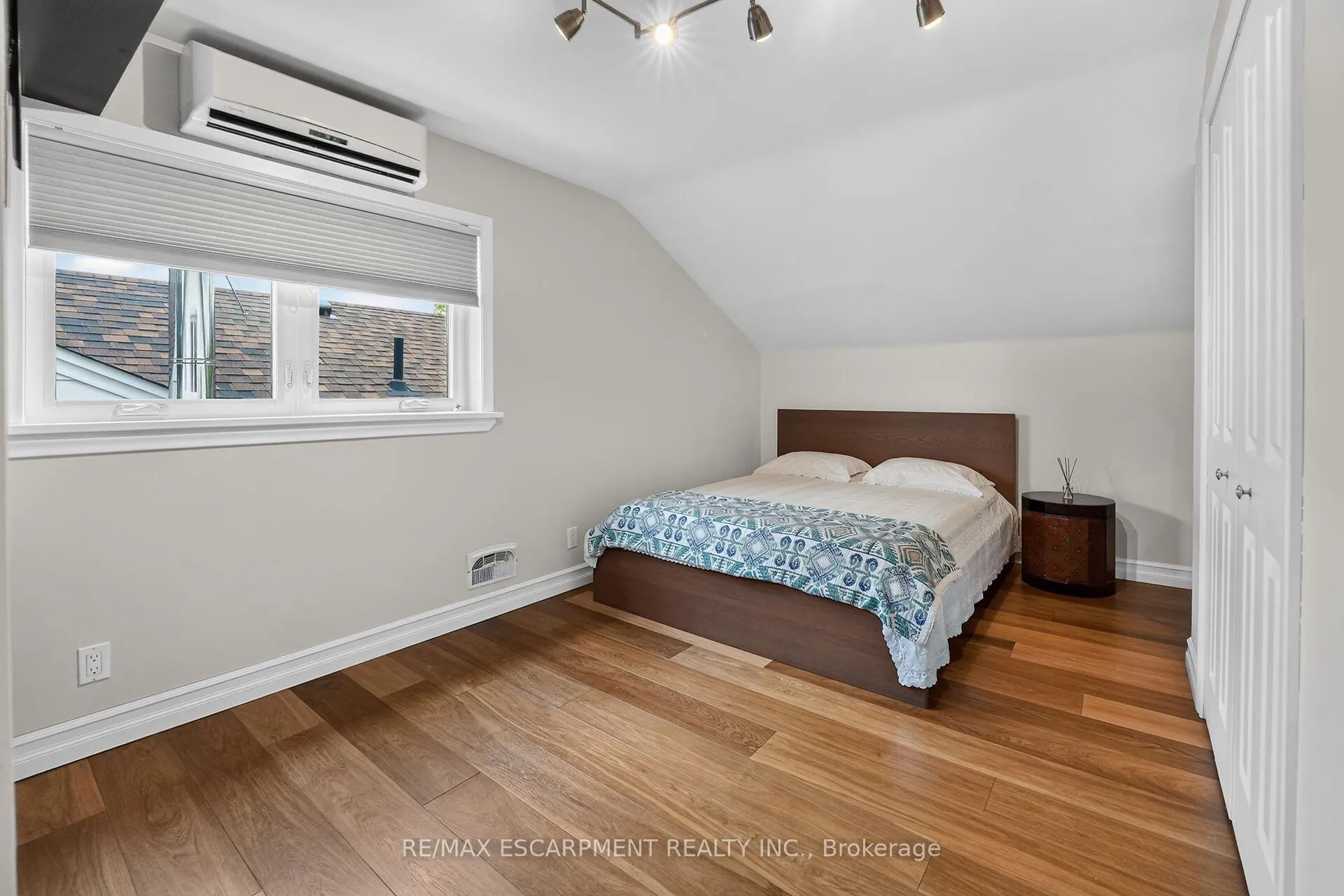 Photo 21 of 55 Glenview Drive, Hamilton, Stoney Creek — HOMEH