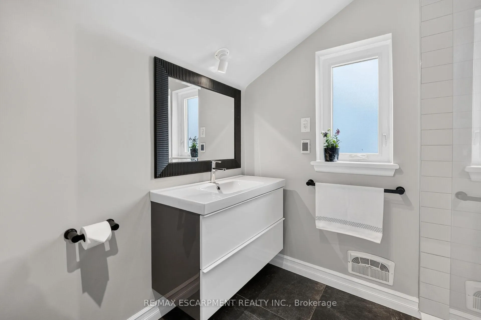 Photo 22 of 55 Glenview Drive, Hamilton, Stoney Creek — HOMEH
