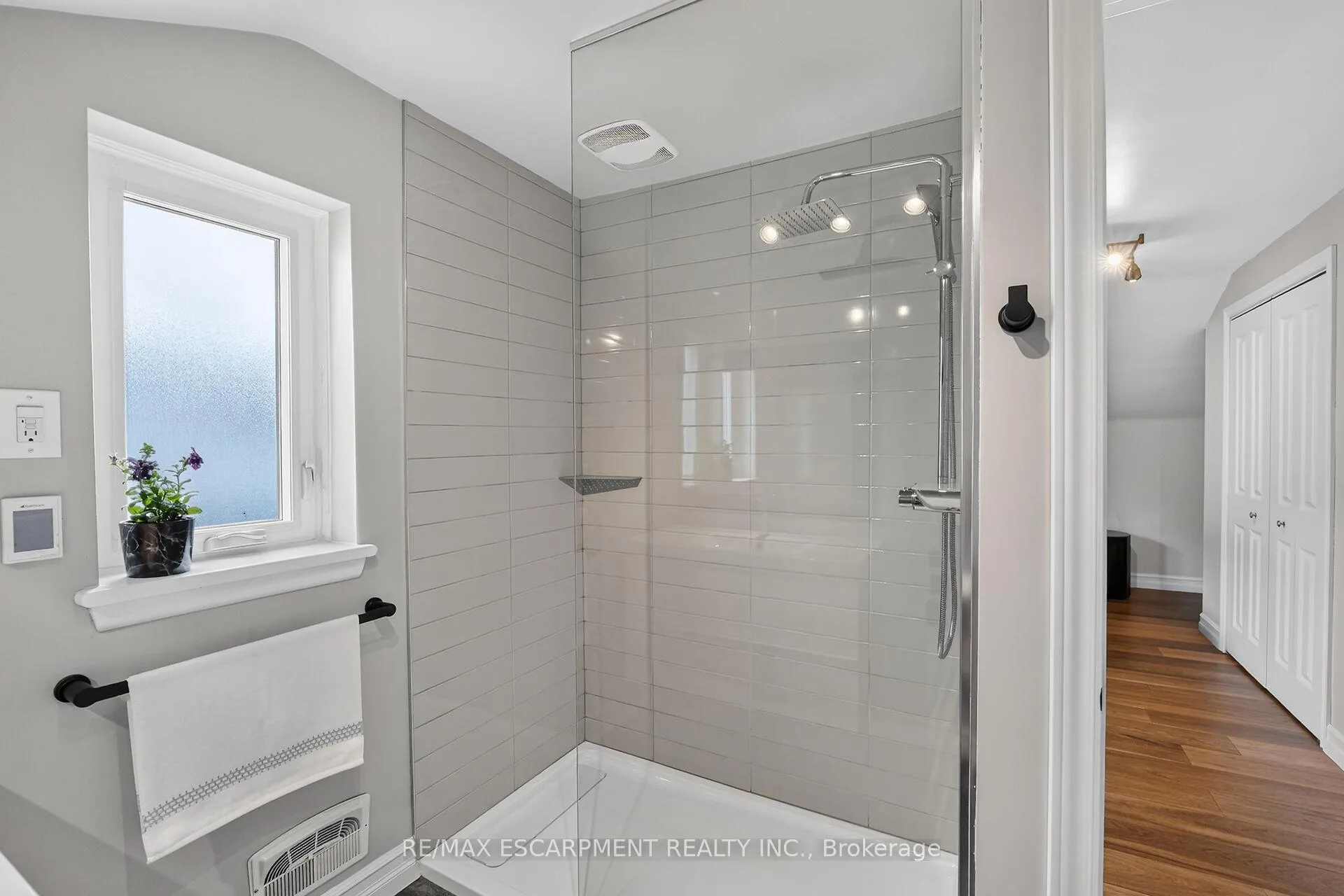 Photo 23 of 55 Glenview Drive, Hamilton, Stoney Creek — HOMEH