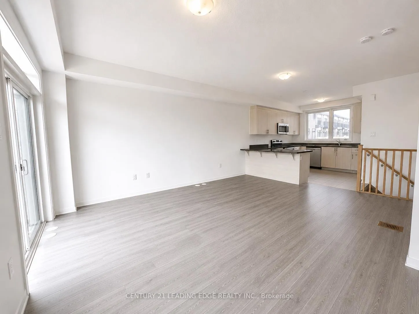 Photo 5 of 729 Heathrow Path, Oshawa, Samac — HOMEH