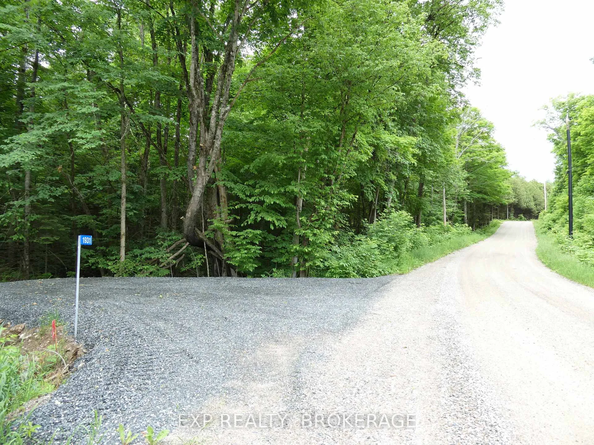 Photo 2 of 1931 Elm Tree Road, Frontenac, Frontenac Centre — HOMEH