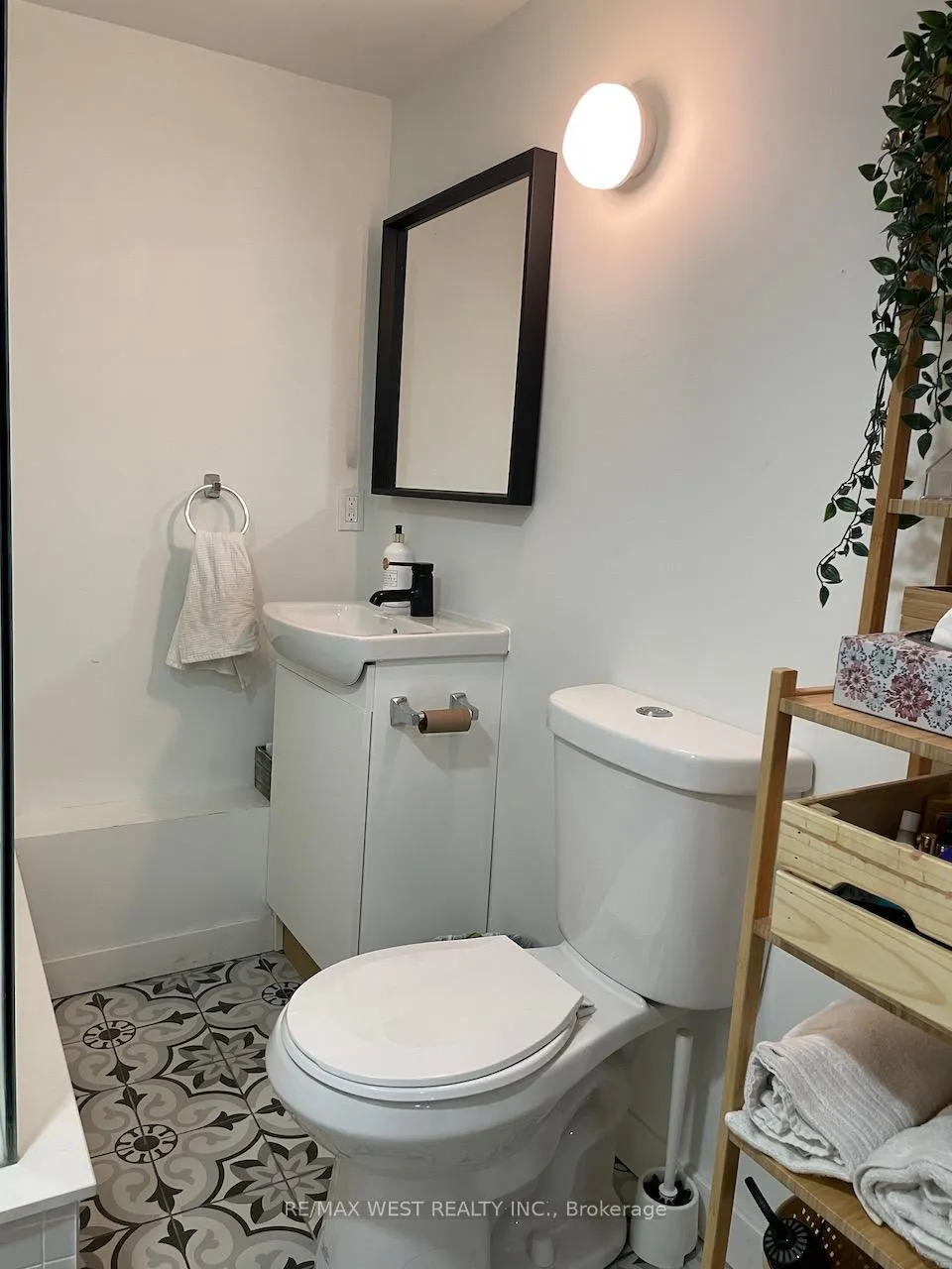 Photo 14 of Unit Basement, 76 Bellwoods Avenue, Toronto, Trinity-Bellwoods — HOMEH