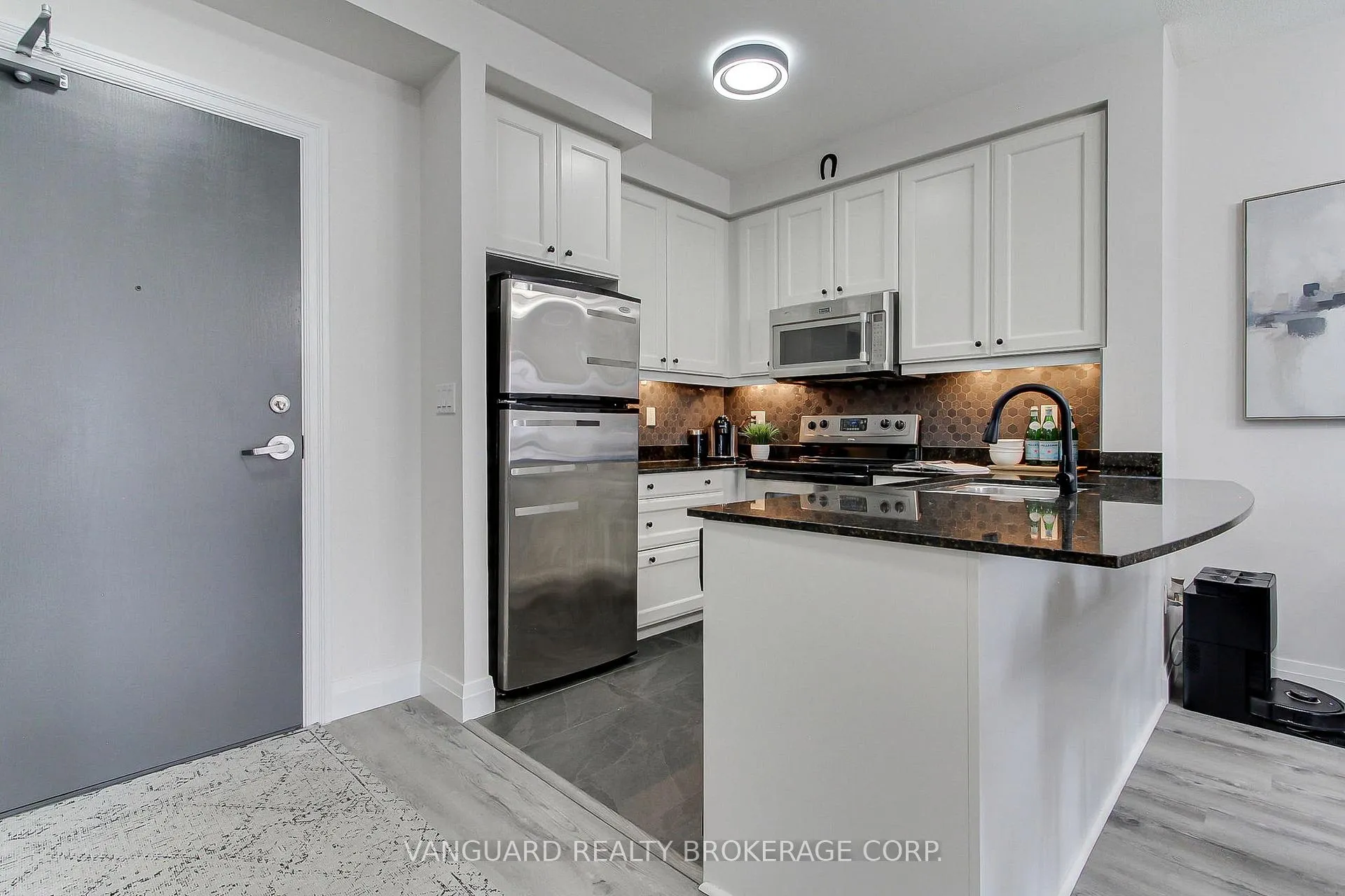 Photo 7 of Unit U310, 4620 Highway 7 Drive, Vaughan, East Woodbridge — HOMEH