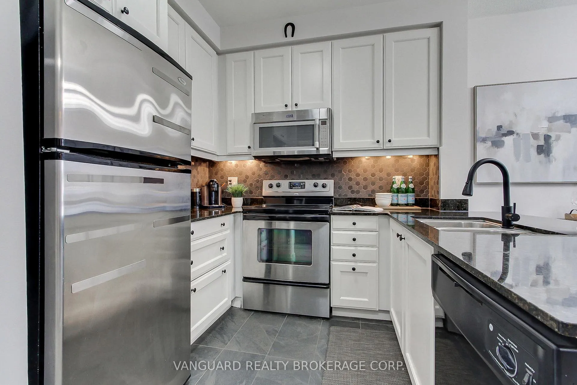 Photo 8 of Unit U310, 4620 Highway 7 Drive, Vaughan, East Woodbridge — HOMEH