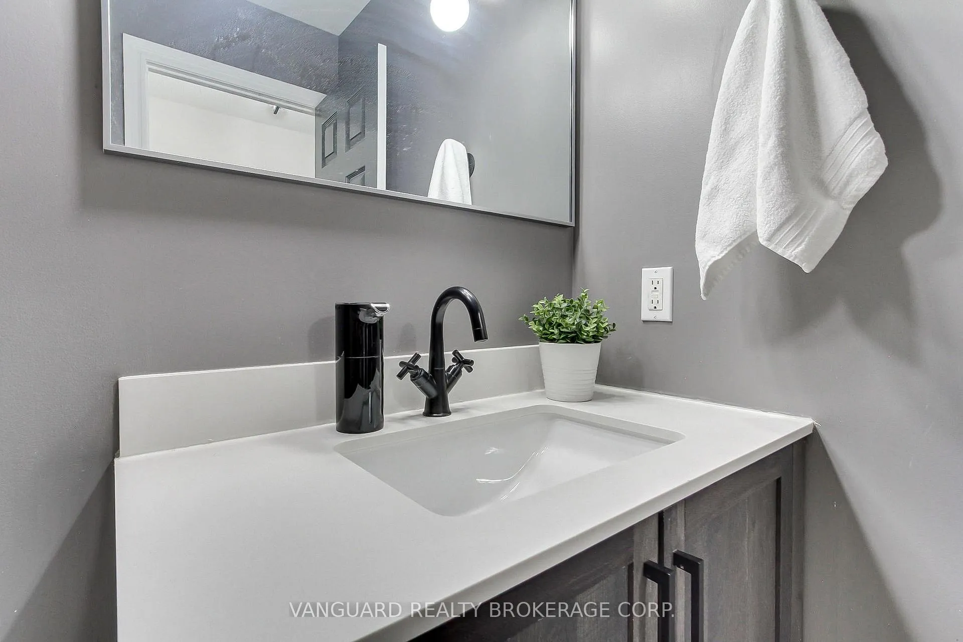 Photo 19 of Unit U310, 4620 Highway 7 Drive, Vaughan, East Woodbridge — HOMEH