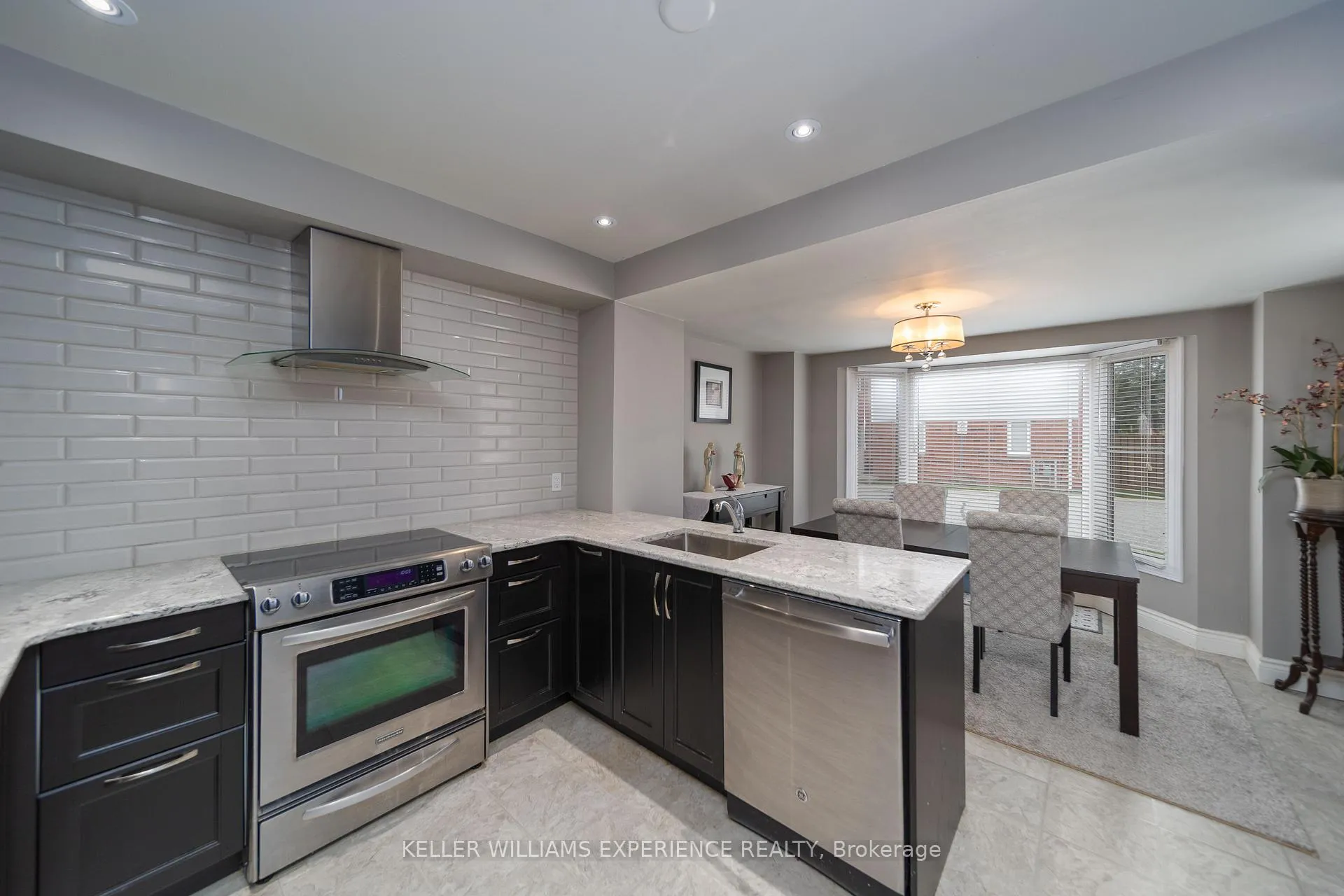 Photo 3 of 63 Shoreline Drive, Bracebridge, Macaulay — HOMEH