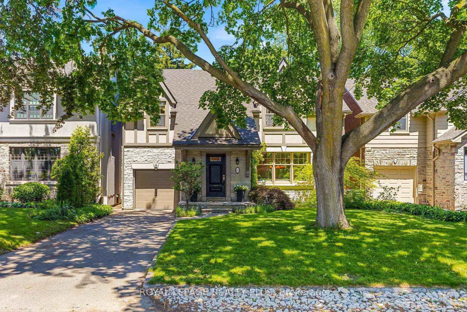Photo 1 of 42 Edgemore Drive, Etobicoke, Stonegate-Queensway — HOMEH