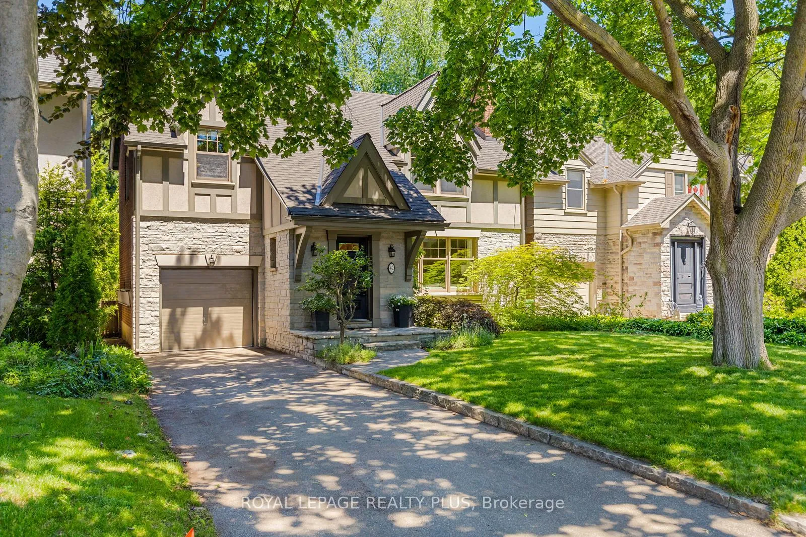 Photo 2 of 42 Edgemore Drive, Etobicoke, Stonegate-Queensway — HOMEH