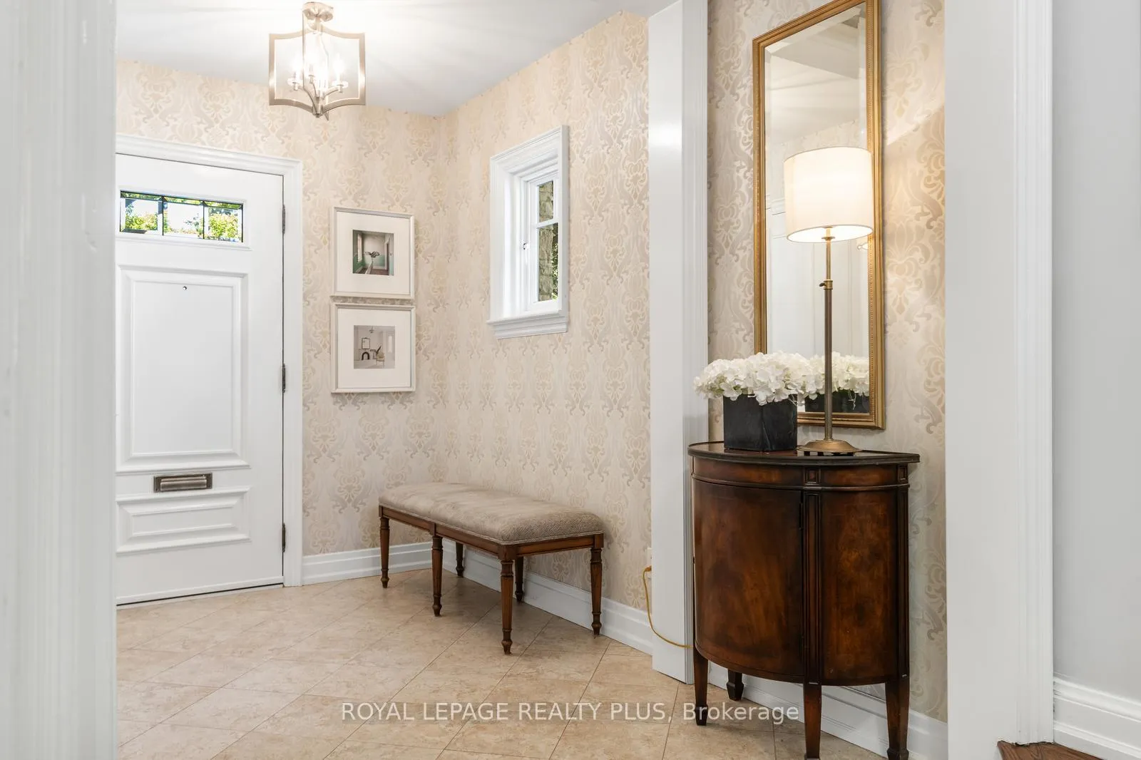 Photo 4 of 42 Edgemore Drive, Etobicoke, Stonegate-Queensway — HOMEH