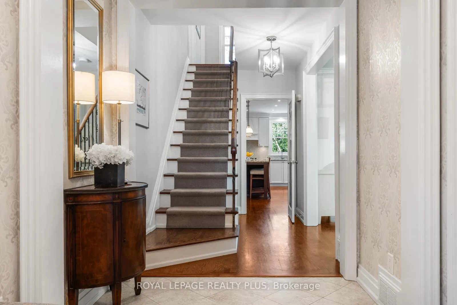 Photo 5 of 42 Edgemore Drive, Etobicoke, Stonegate-Queensway — HOMEH