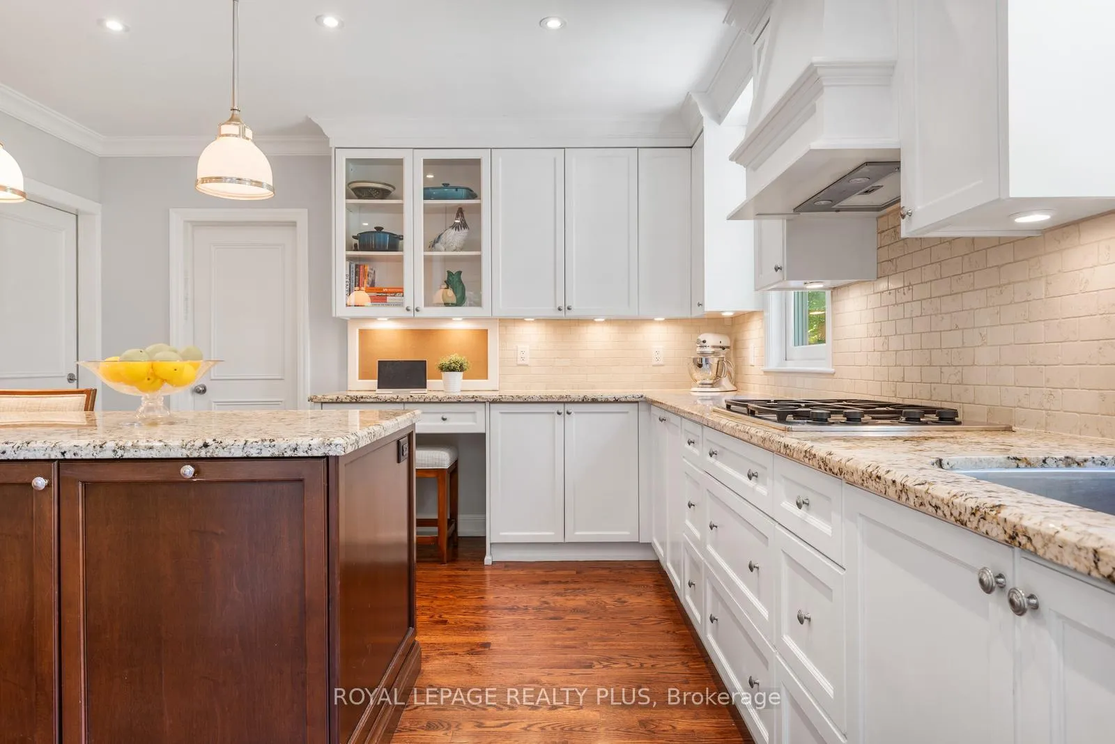 Photo 18 of 42 Edgemore Drive, Etobicoke, Stonegate-Queensway — HOMEH