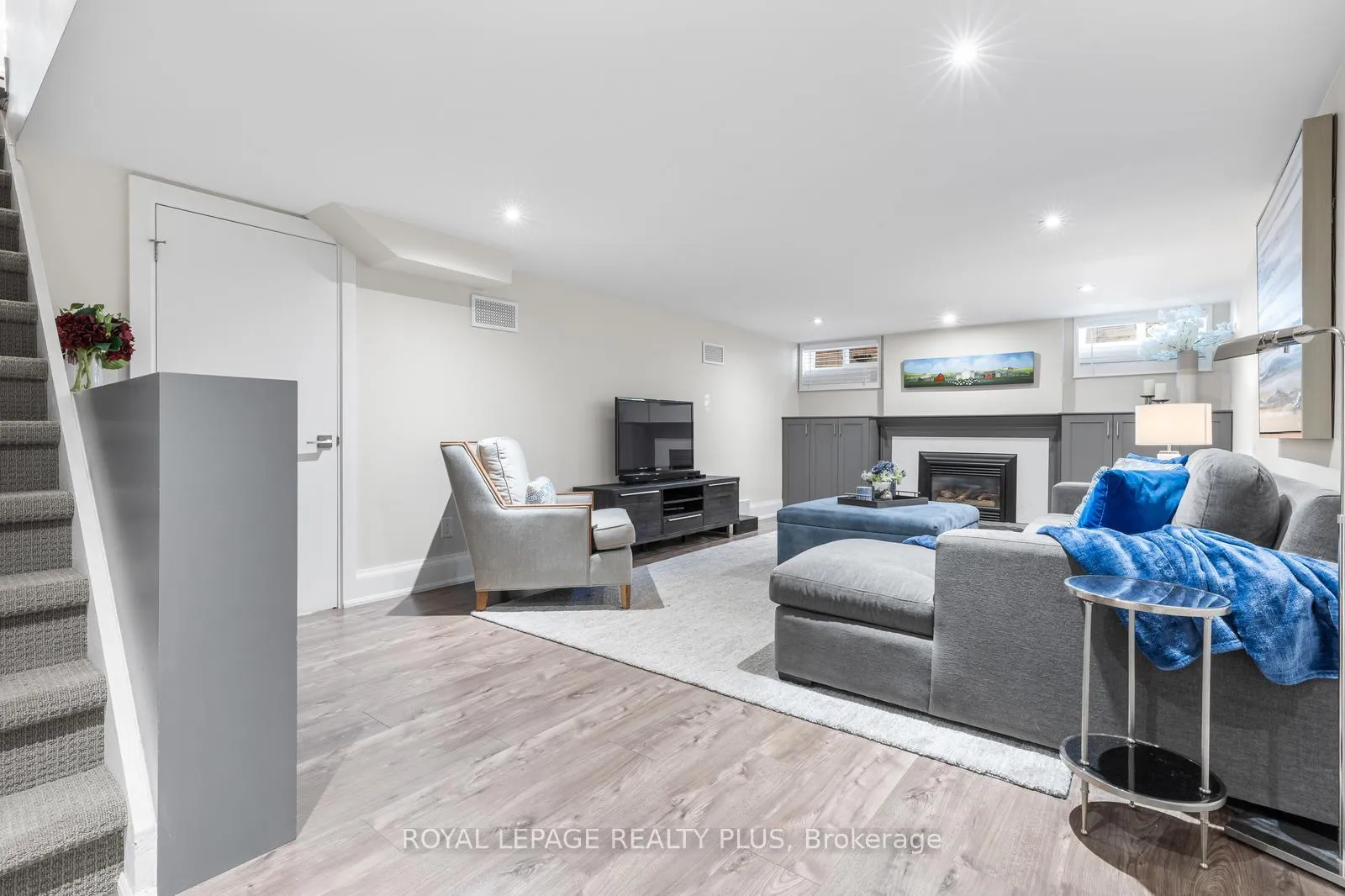 Photo 32 of 42 Edgemore Drive, Etobicoke, Stonegate-Queensway — HOMEH