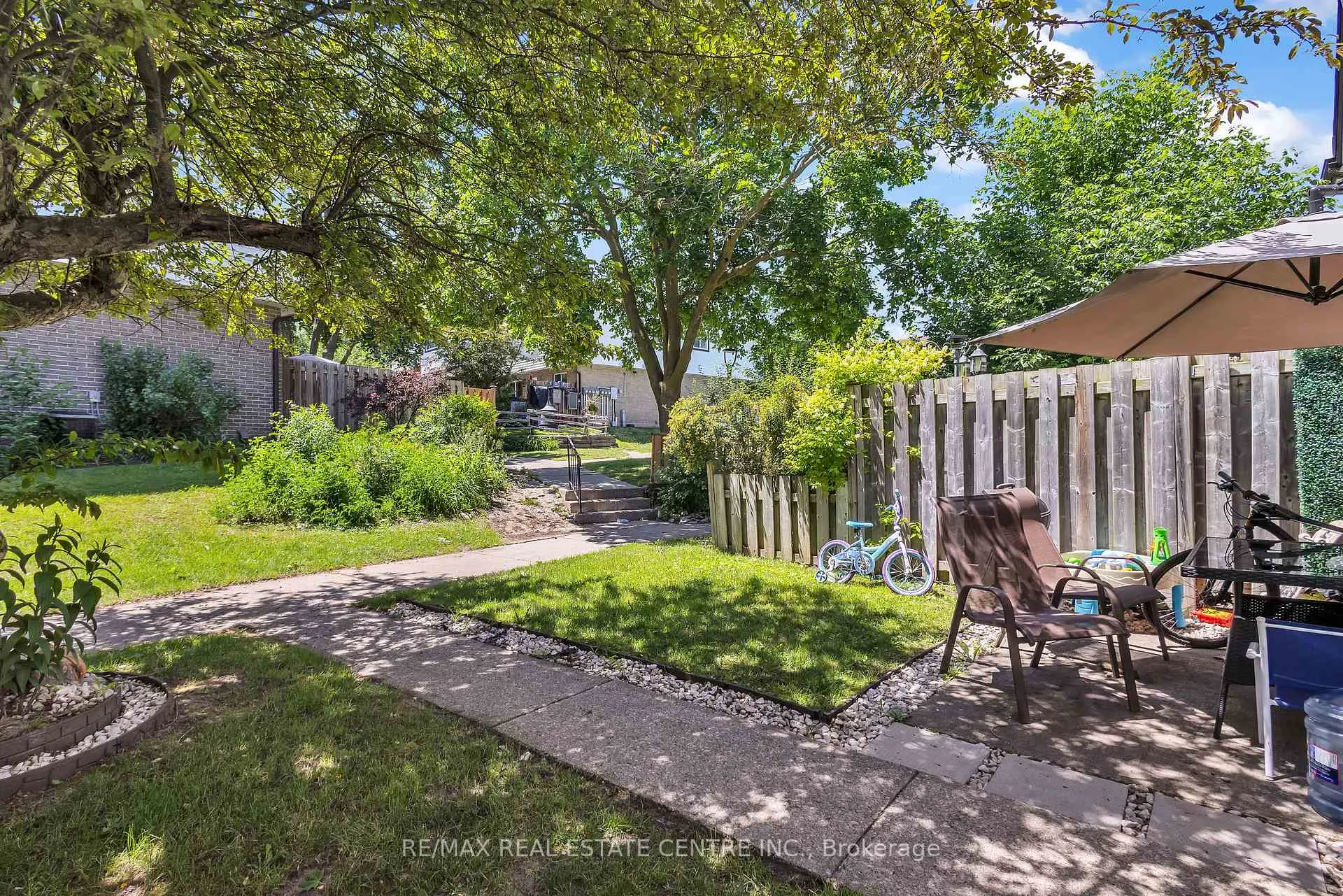 Photo 2 of Unit 7, 375 Pioneer Drive, Kitchener, Pioneer Park — HOMEH