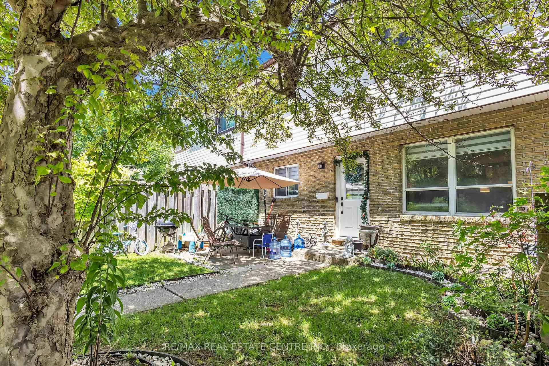Photo 4 of Unit 7, 375 Pioneer Drive, Kitchener, Pioneer Park — HOMEH