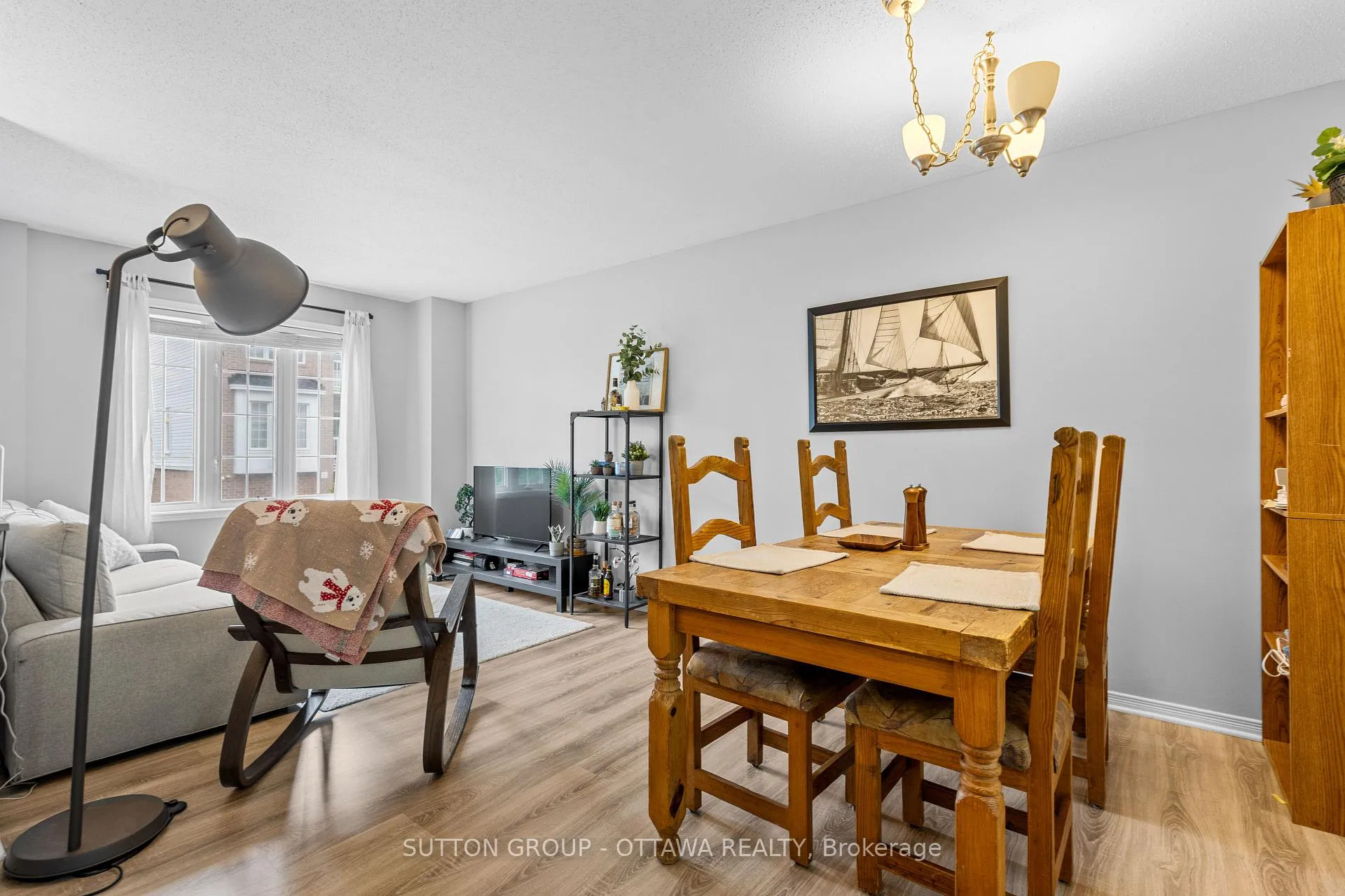 Photo 6 of 318 Gotham Private, Ottawa, Central Park — HOMEH