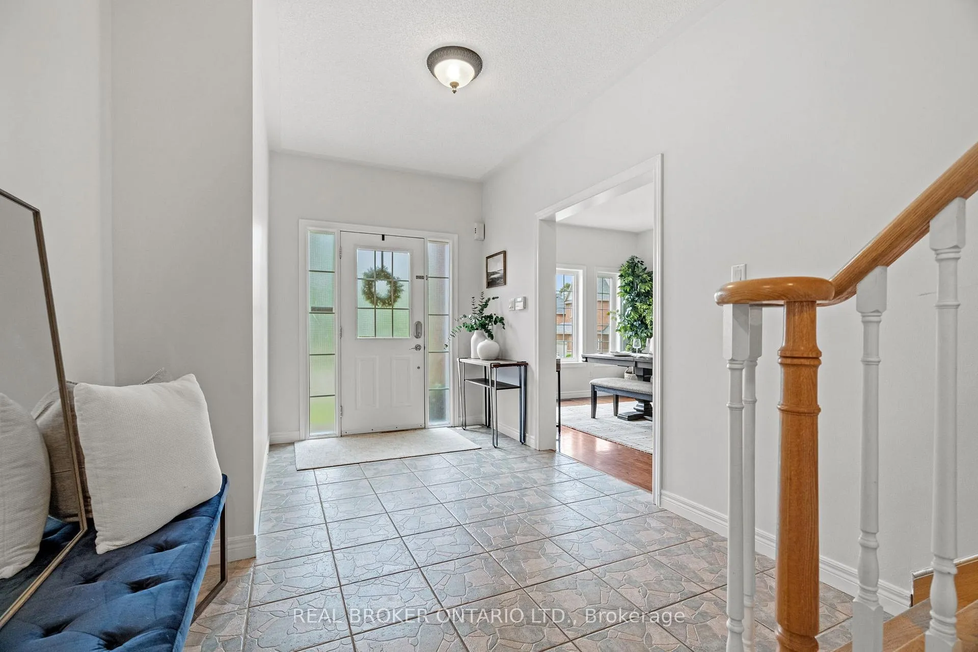 Photo 6 of 118 Bayview Avenue, Georgina, Keswick South — HOMEH