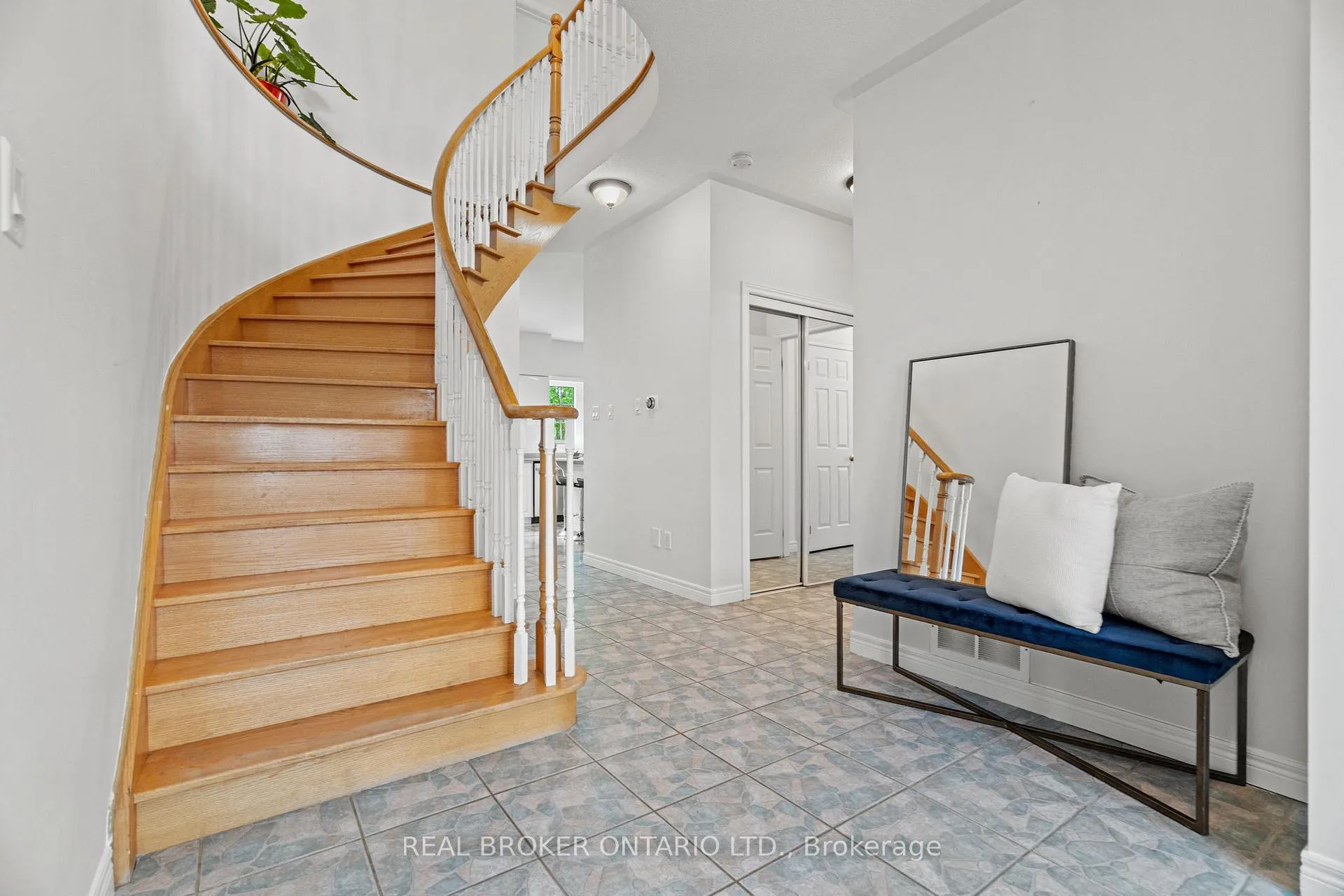 Photo 7 of 118 Bayview Avenue, Georgina, Keswick South — HOMEH