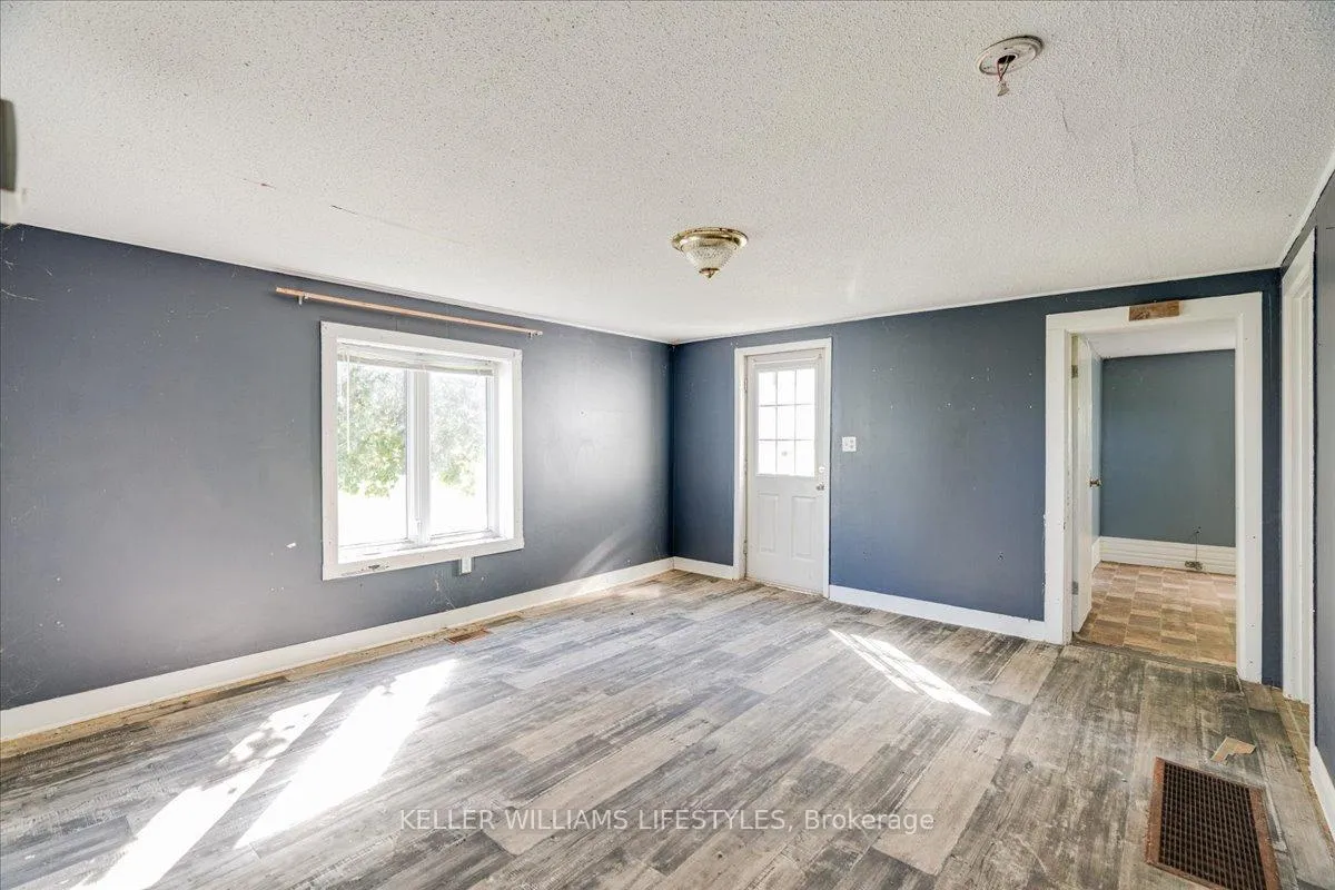 Photo 7 of 6079 Longwoods Road, Southwest Middlesex, Rural Southwest Middlesex — HOMEH