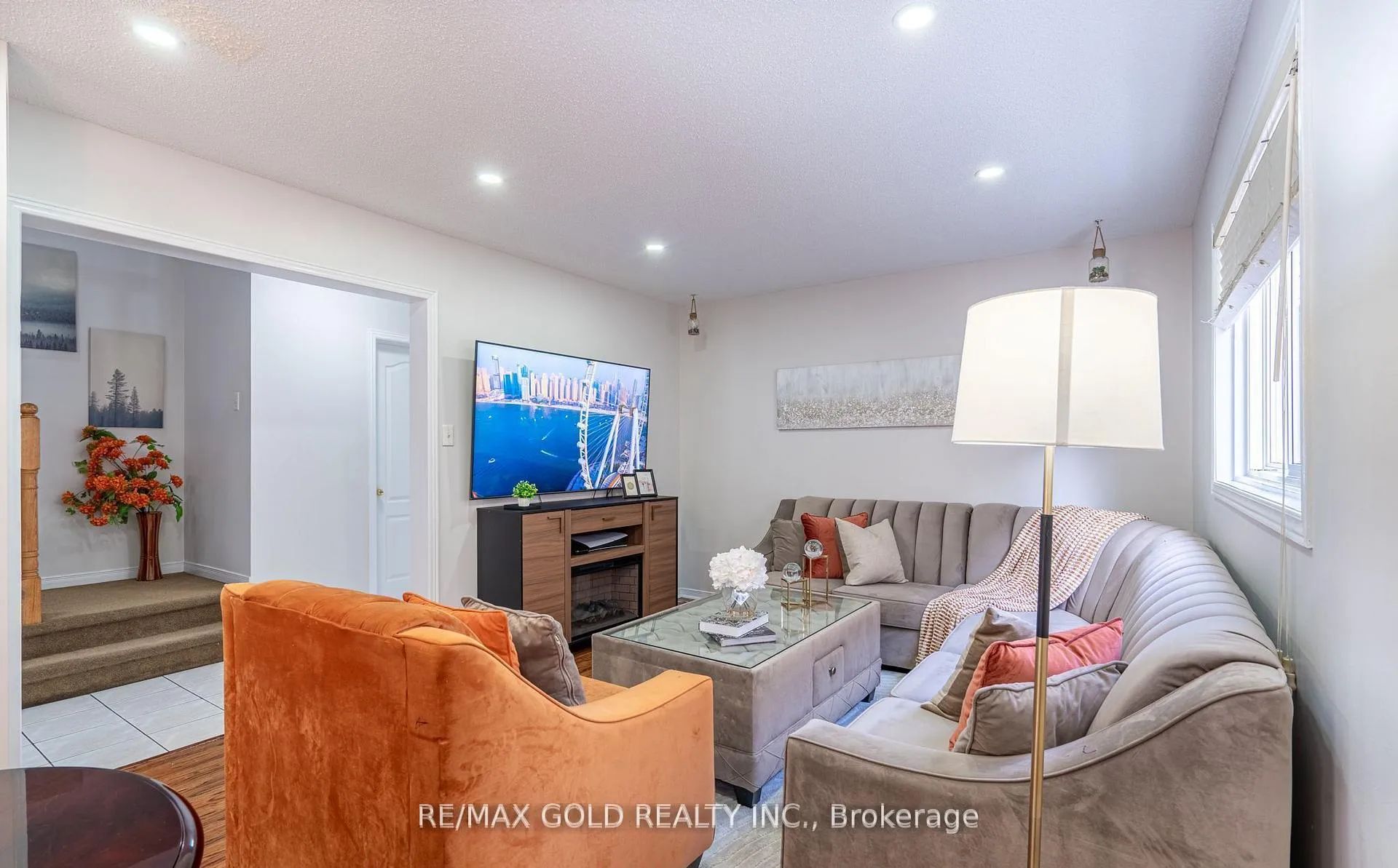 Photo 3 of 94 Bighorn Crescent, Brampton, Sandringham-Wellington — HOMEH