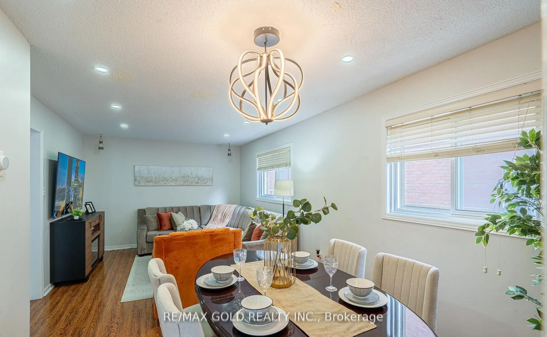 Photo 6 of 94 Bighorn Crescent, Brampton, Sandringham-Wellington — HOMEH