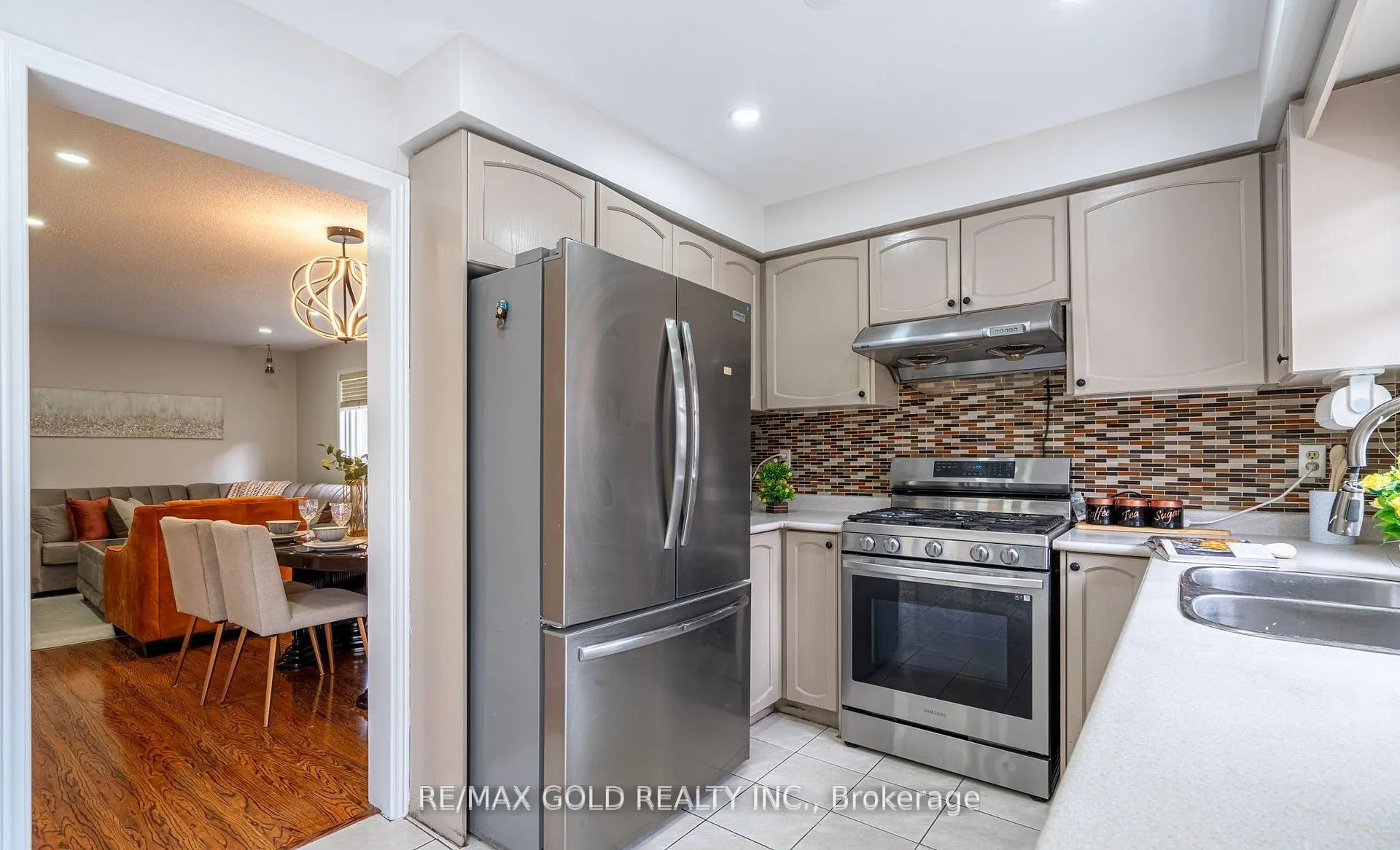 Photo 8 of 94 Bighorn Crescent, Brampton, Sandringham-Wellington — HOMEH