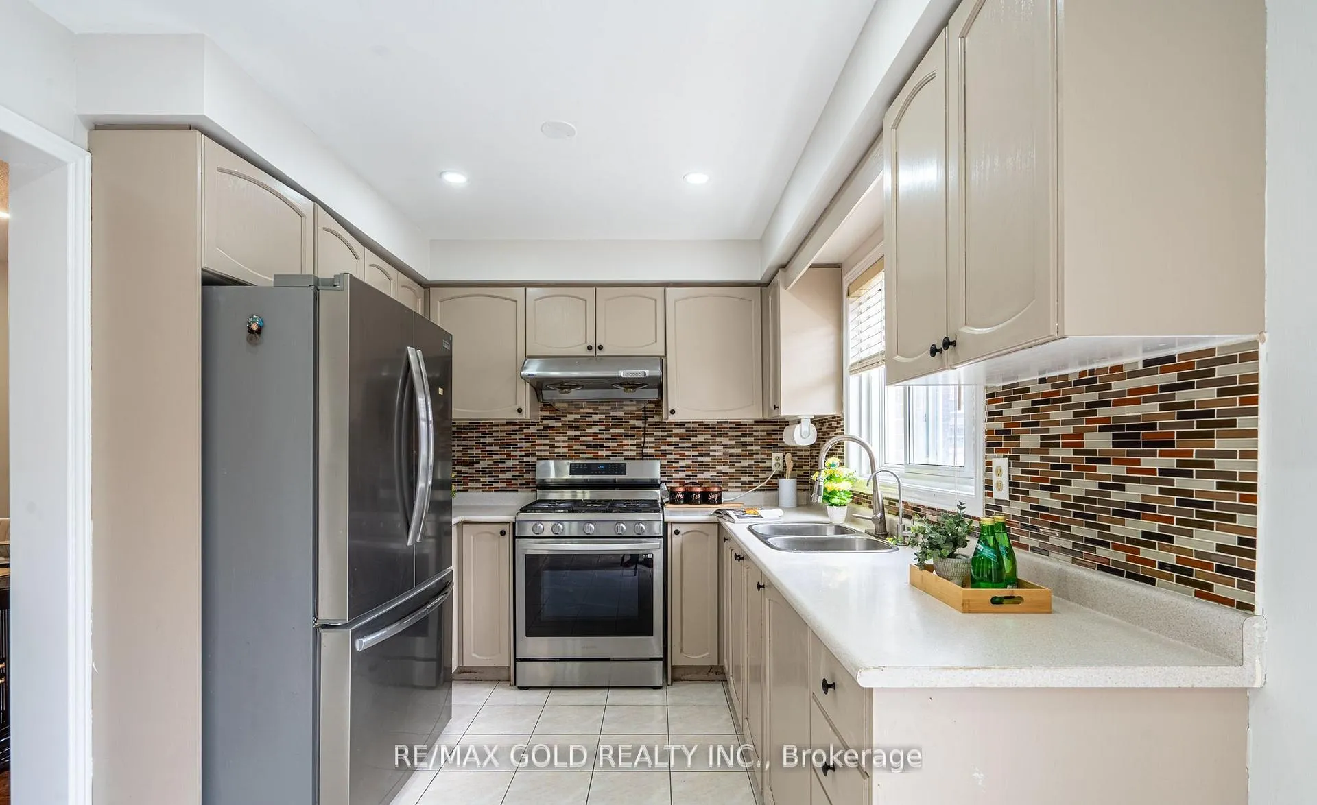 Photo 10 of 94 Bighorn Crescent, Brampton, Sandringham-Wellington — HOMEH