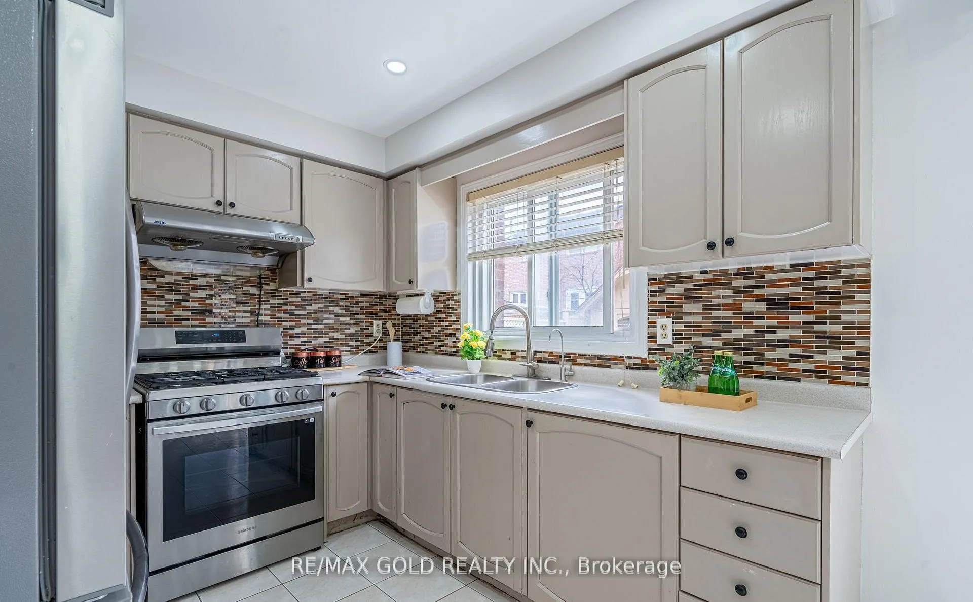 Photo 11 of 94 Bighorn Crescent, Brampton, Sandringham-Wellington — HOMEH