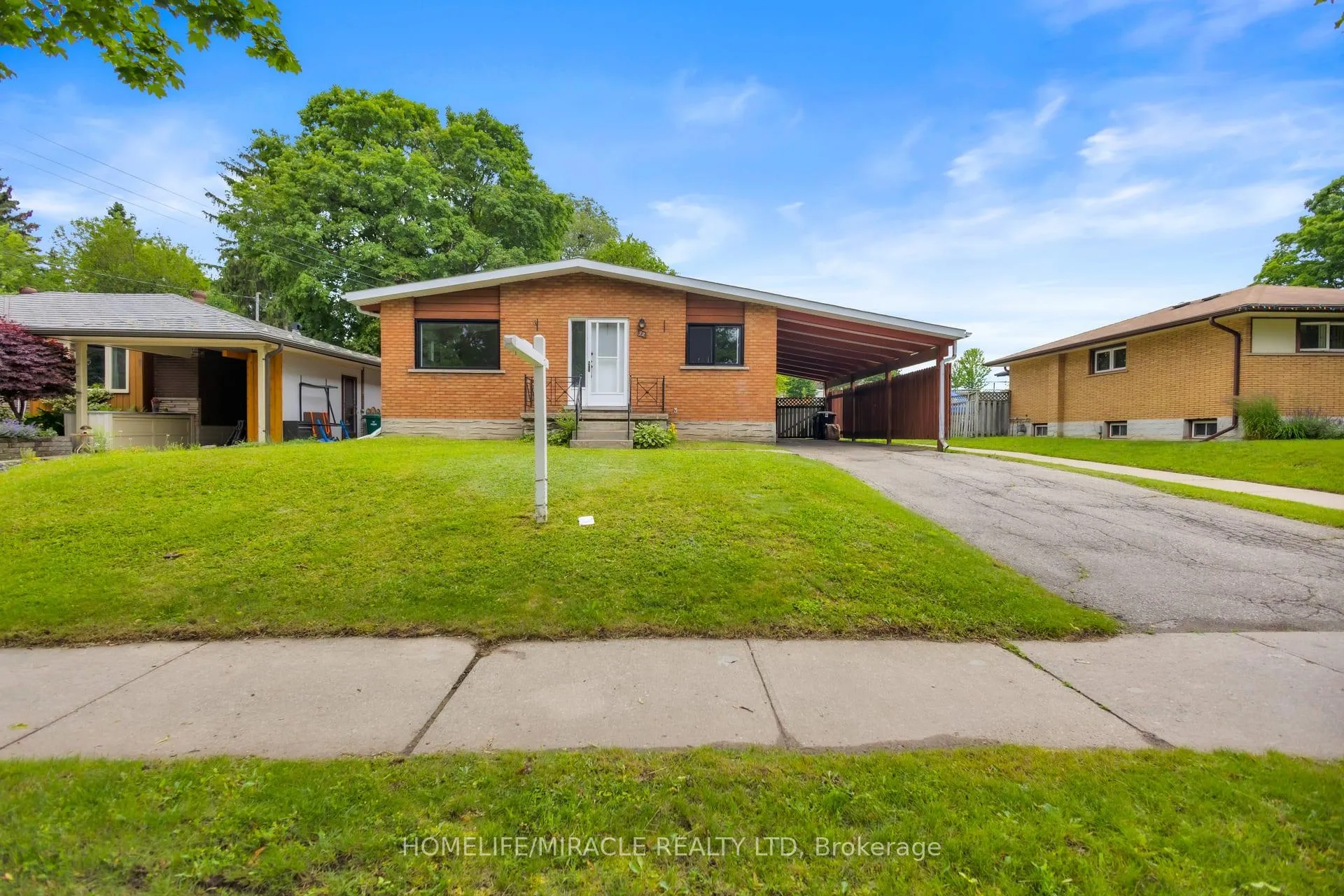 Photo 3 of 72 Massey Avenue, Kitchener, Rockway — HOMEH