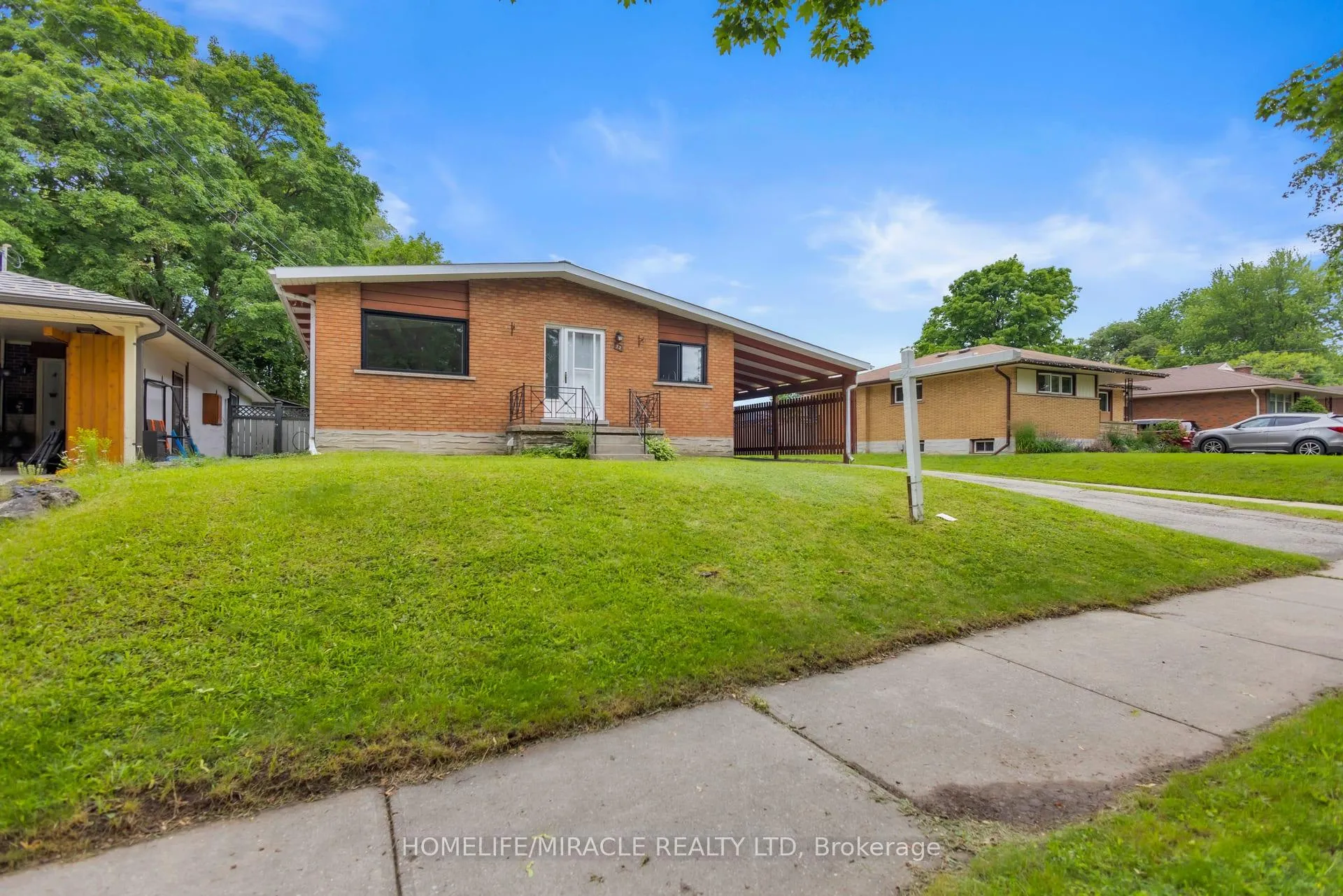 Photo 4 of 72 Massey Avenue, Kitchener, Rockway — HOMEH