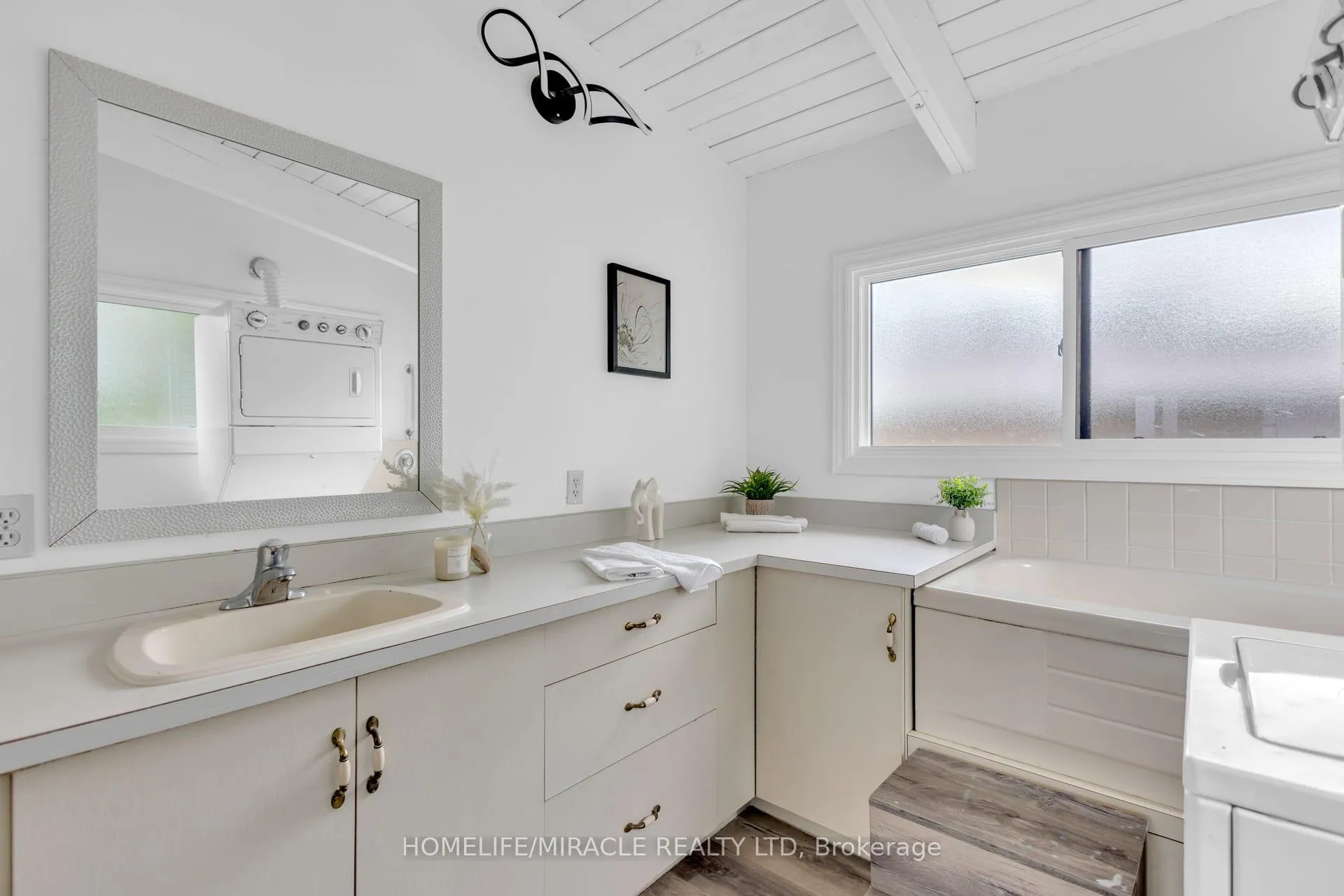 Photo 20 of 72 Massey Avenue, Kitchener, Rockway — HOMEH