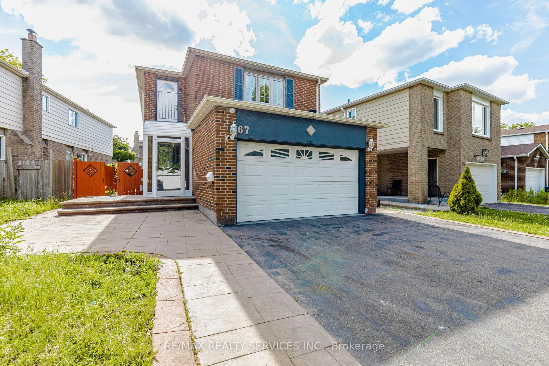 Photo 2 of 67 Morton Way, Brampton, Fletcher's West — HOMEH