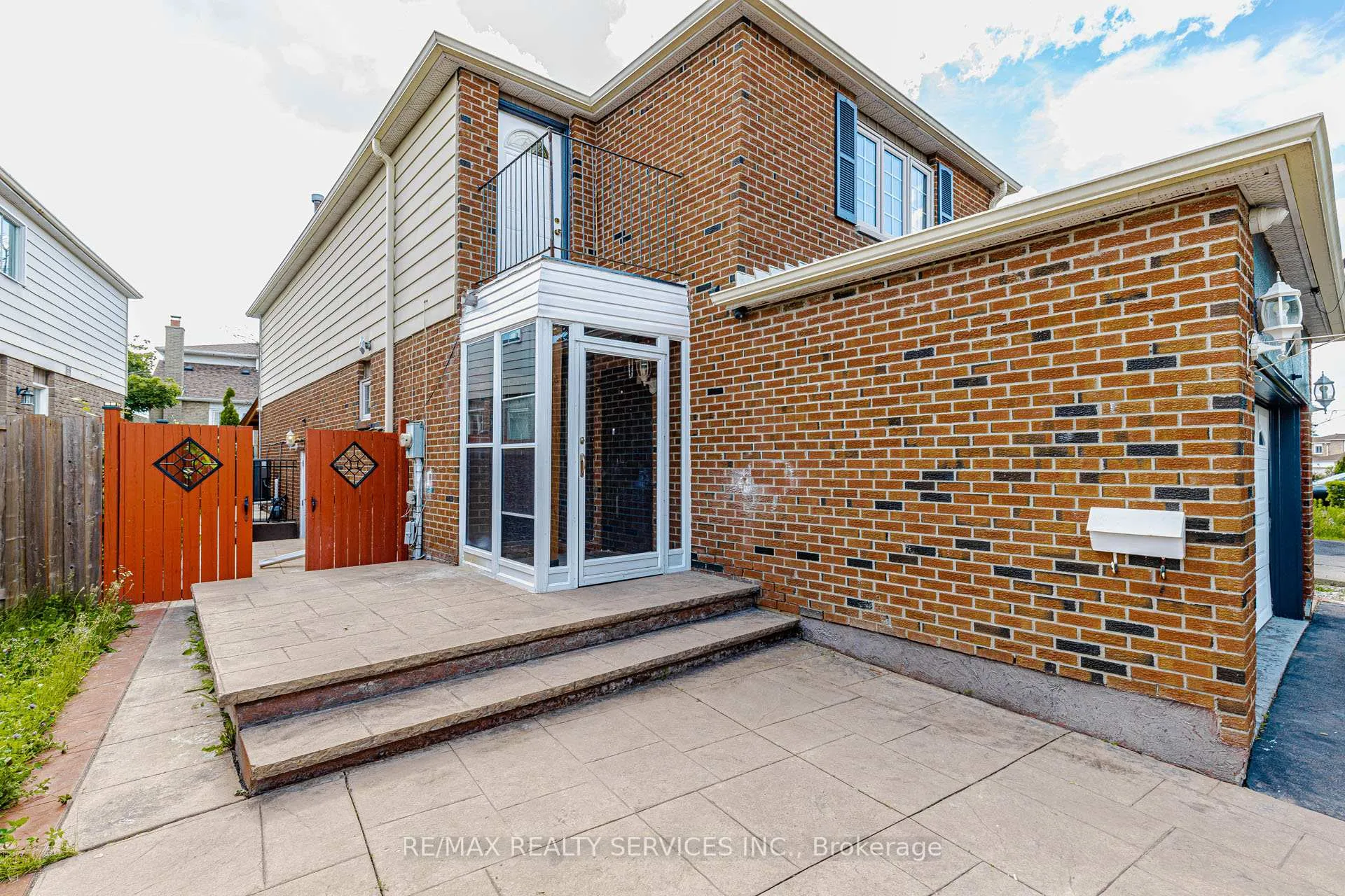 Photo 3 of 67 Morton Way, Brampton, Fletcher's West — HOMEH