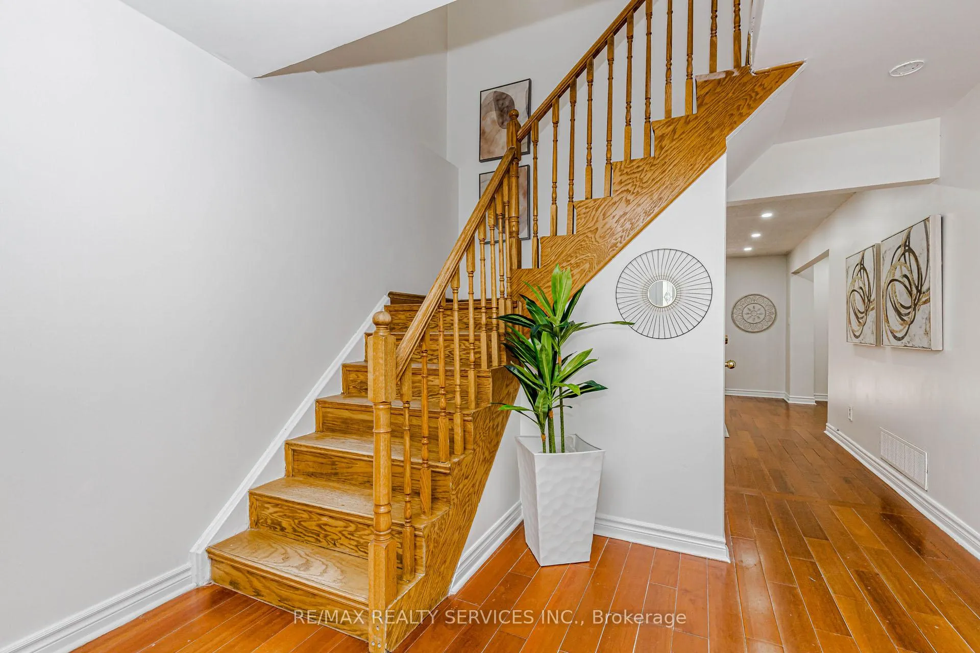 Photo 9 of 67 Morton Way, Brampton, Fletcher's West — HOMEH
